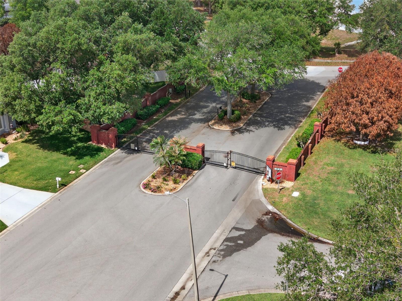 Gated community entrance - 131 RUBY LAKE DR, WINTER HAVEN