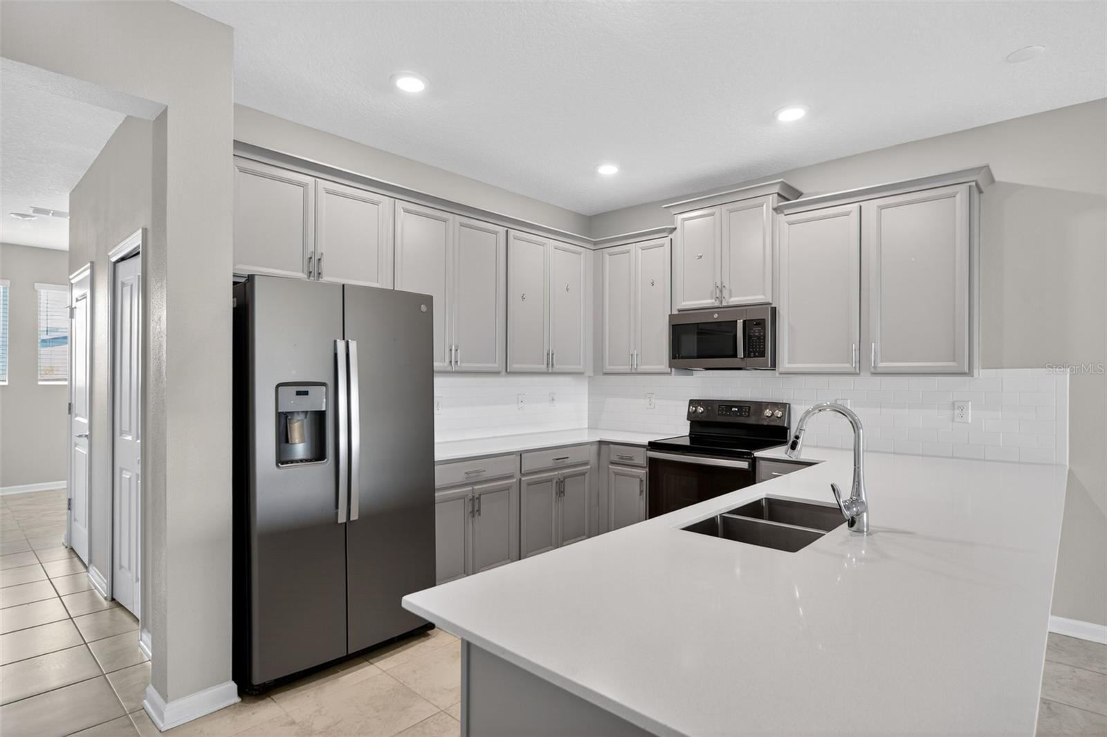 Condominium at 1181 DROP LN #0, DAVENPORT, photo 8 of 39