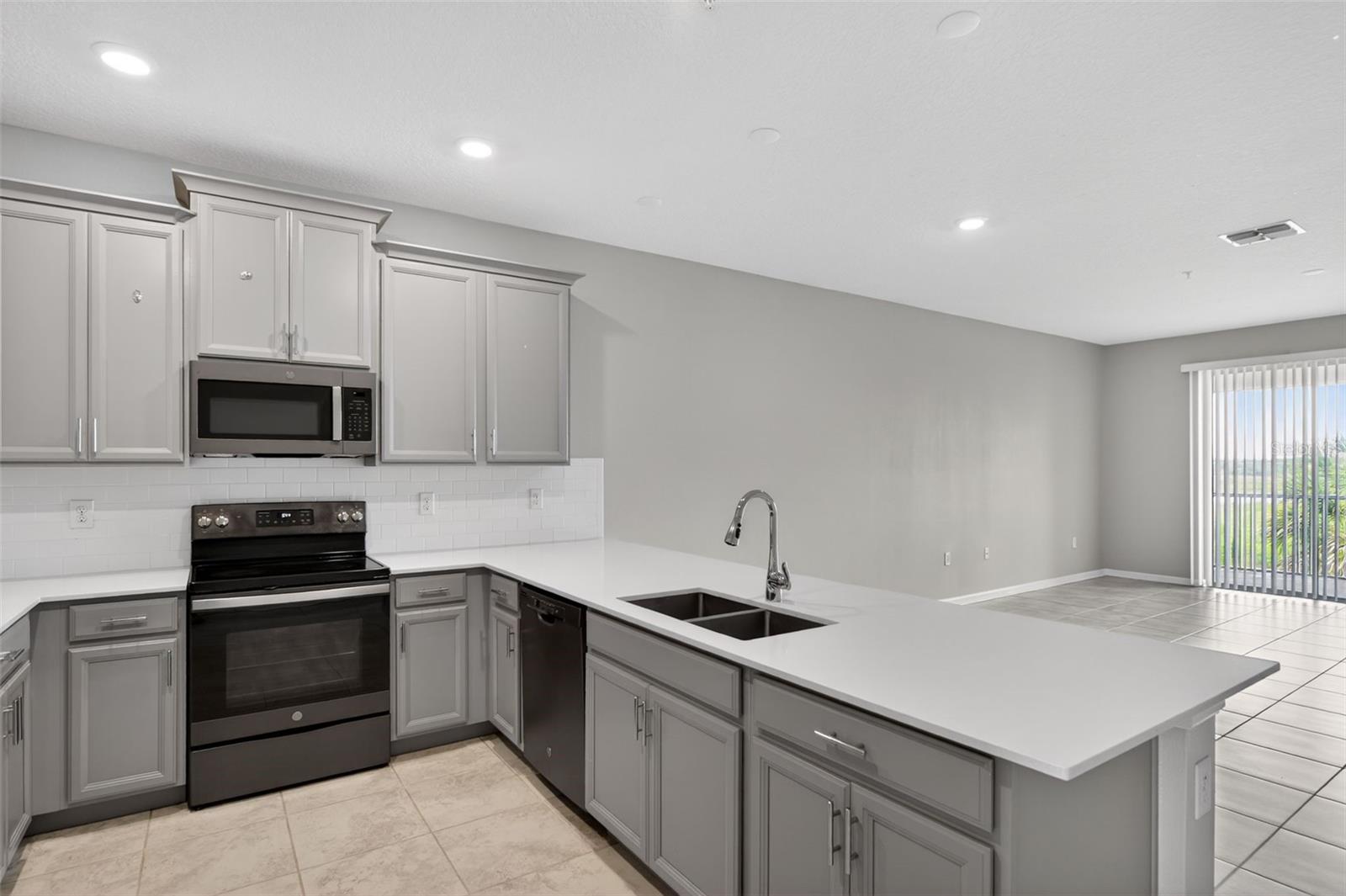 Condominium at 1181 DROP LN #0, DAVENPORT, photo 10 of 39