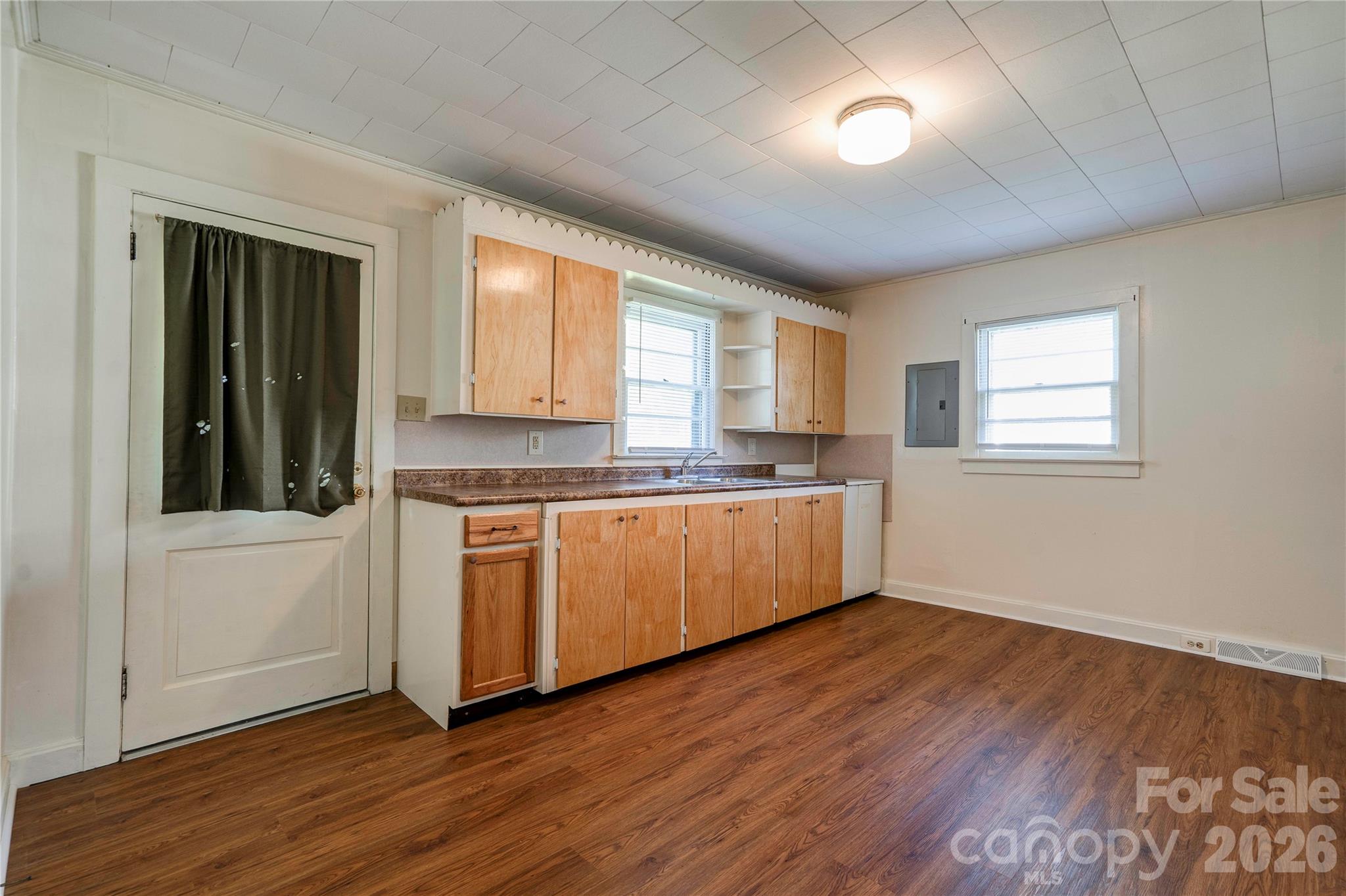 Single Family Residence at 110 Owens Street, Kings Mountain, photo 5 of 16