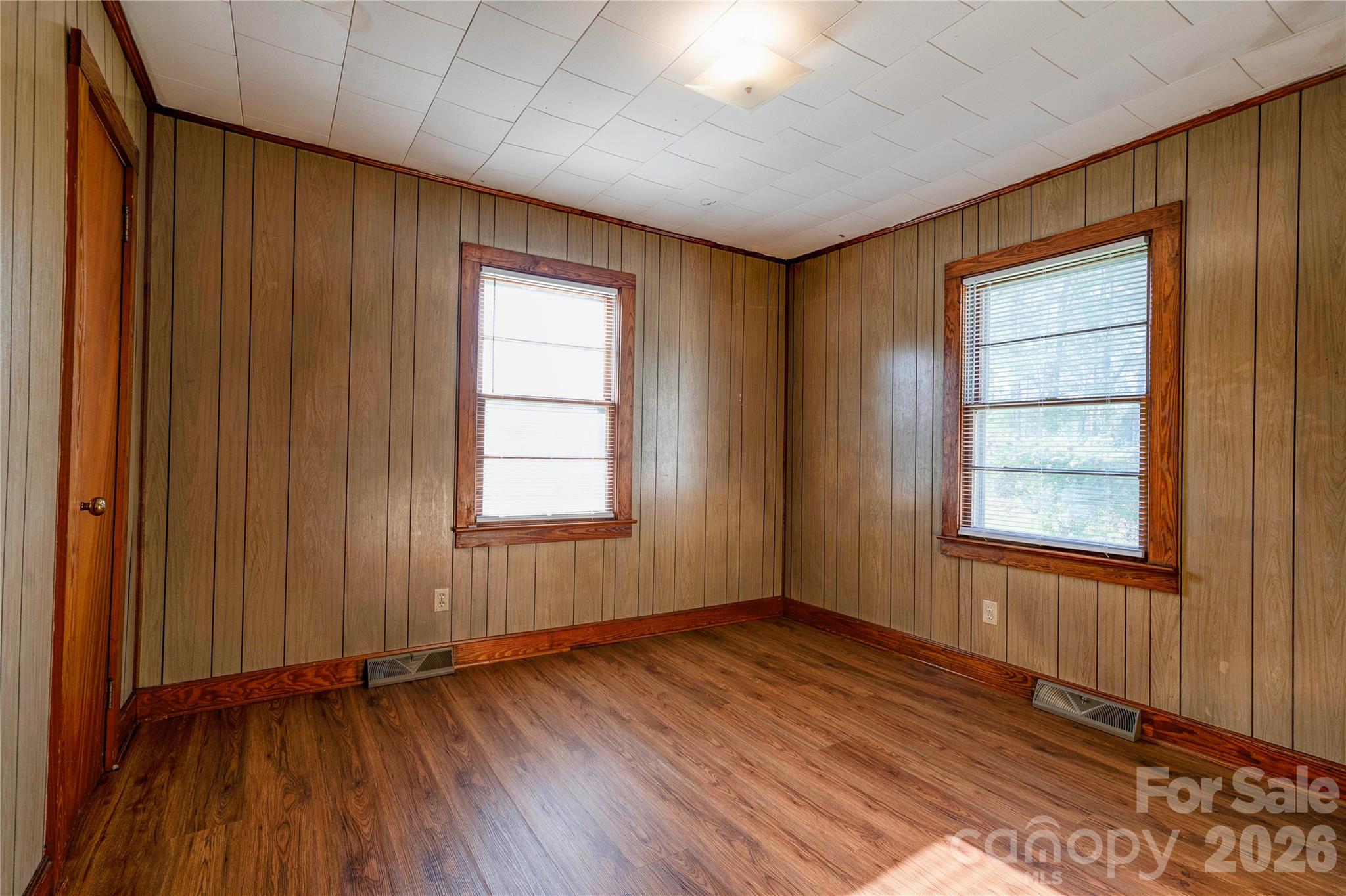 Single Family Residence at 110 Owens Street, Kings Mountain, photo 8 of 16