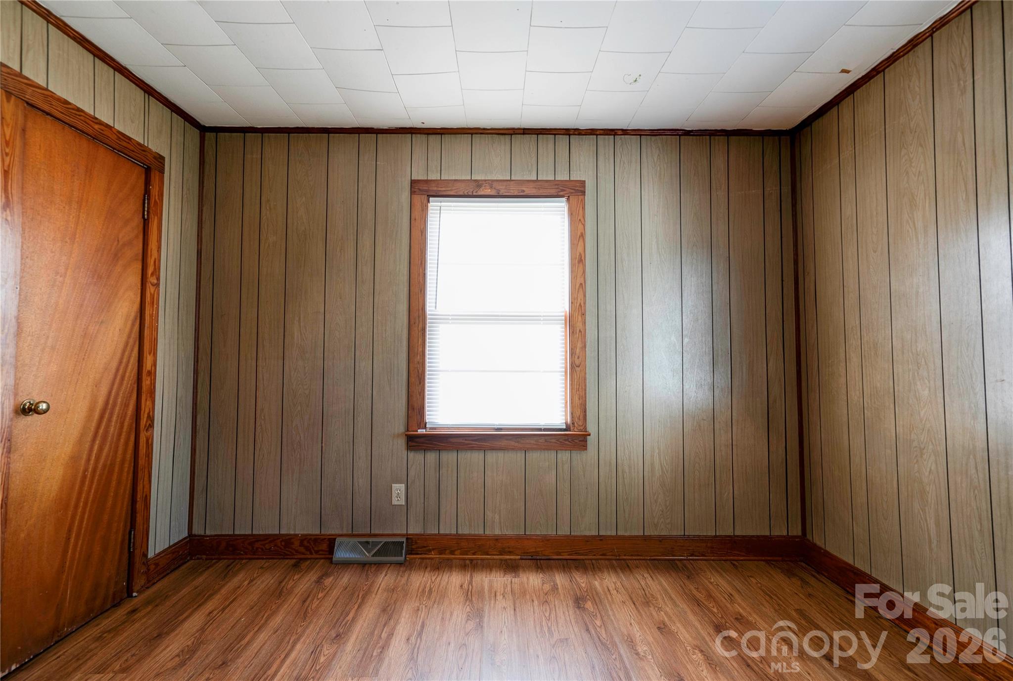 Single Family Residence at 110 Owens Street, Kings Mountain, photo 9 of 16