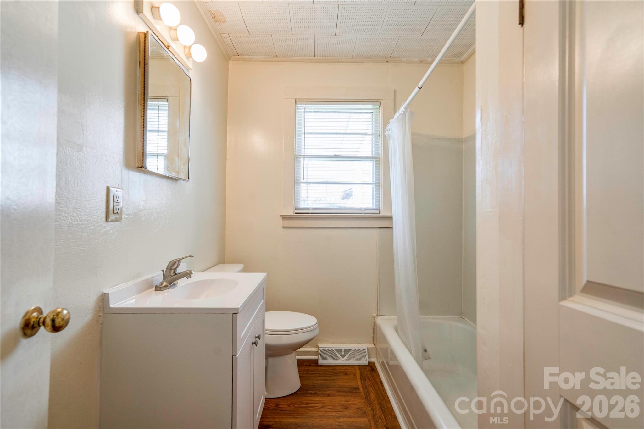 Single Family Residence at 110 Owens Street, Kings Mountain, photo 10 of 16