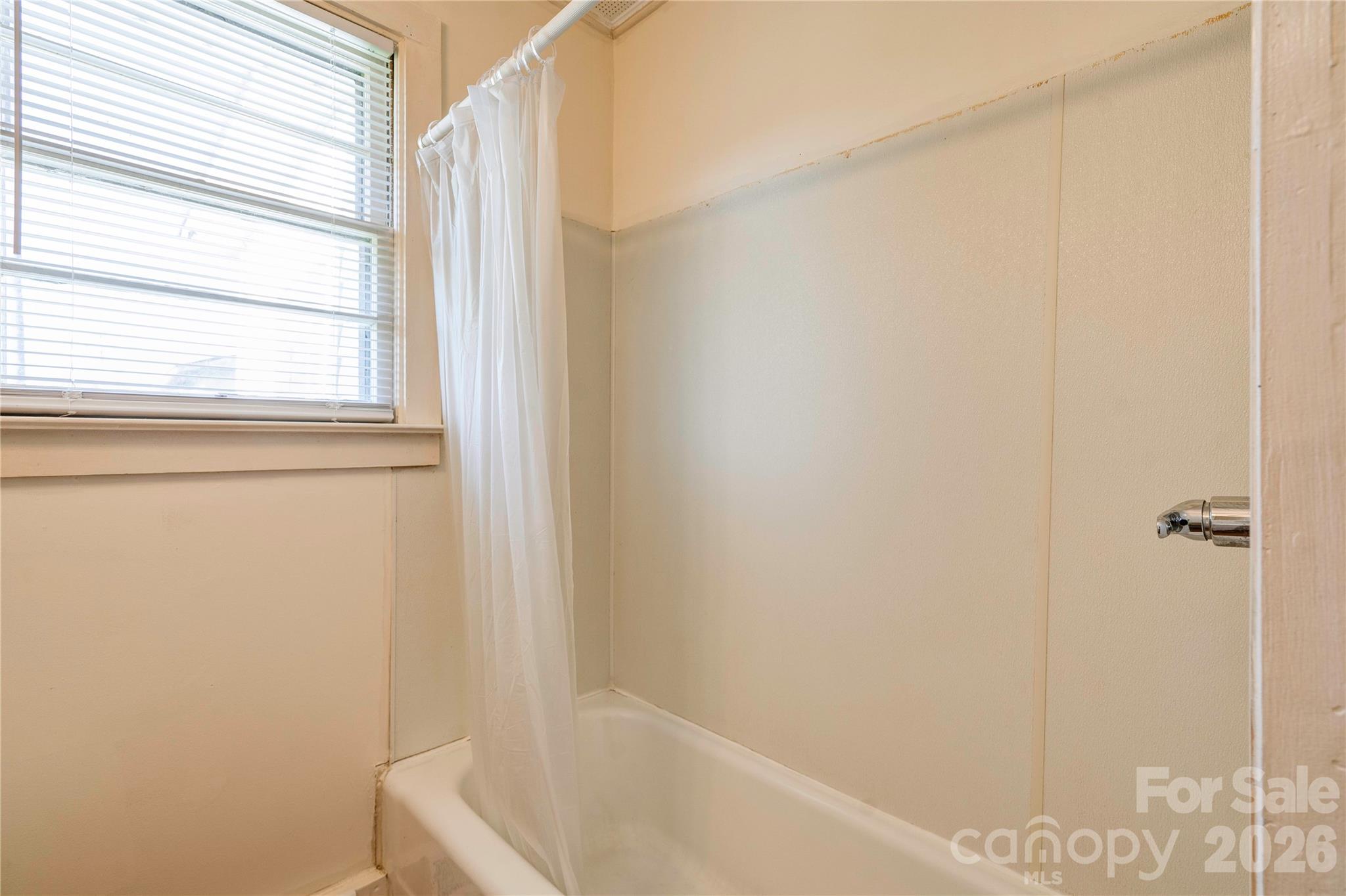 Single Family Residence at 110 Owens Street, Kings Mountain, photo 11 of 16