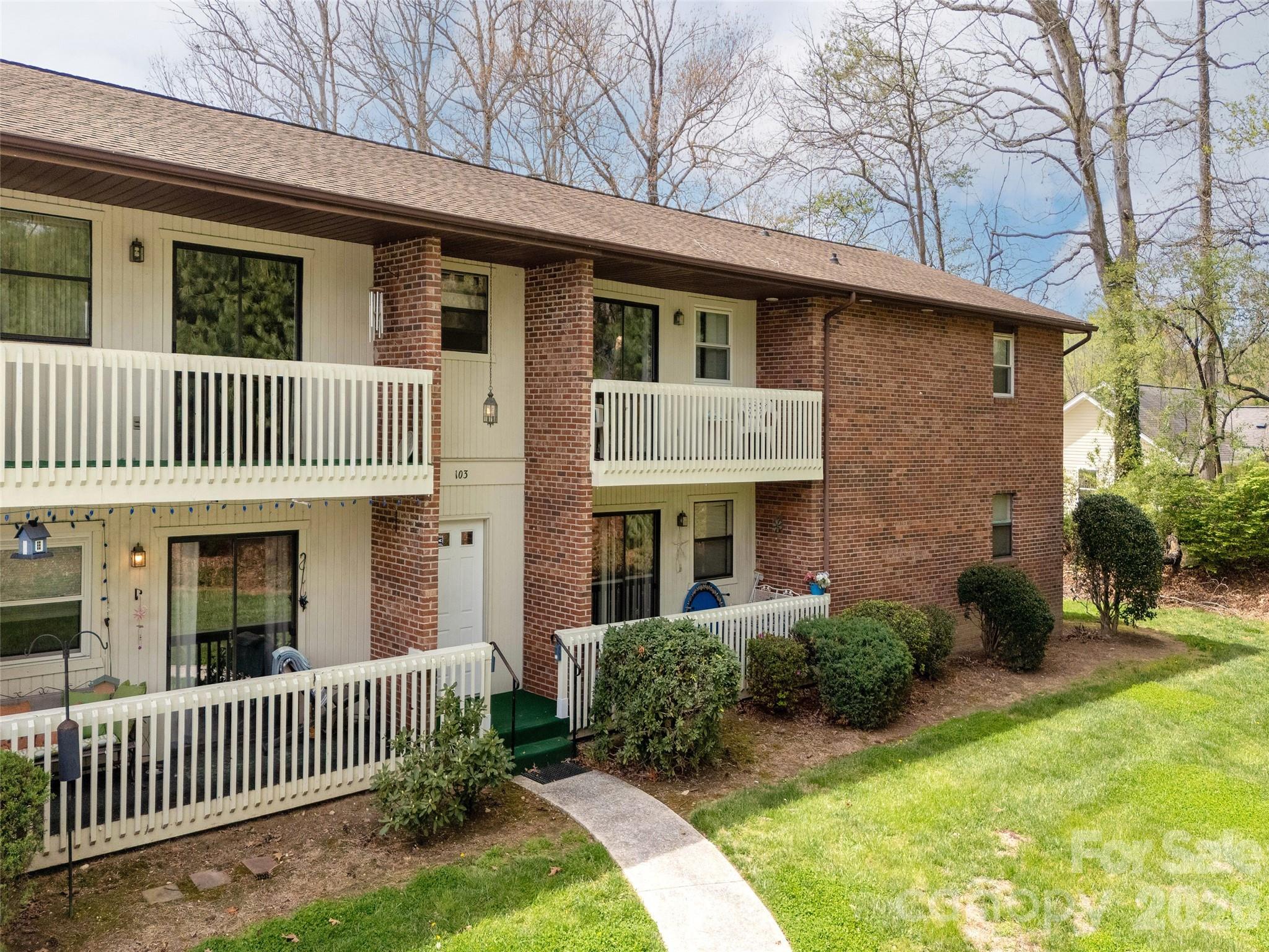 Front View - 103 Oakwood Place, Hendersonville