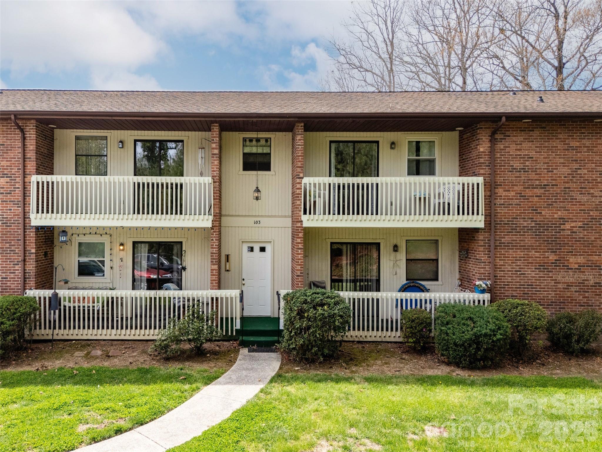 Front View - 103 Oakwood Place, Hendersonville