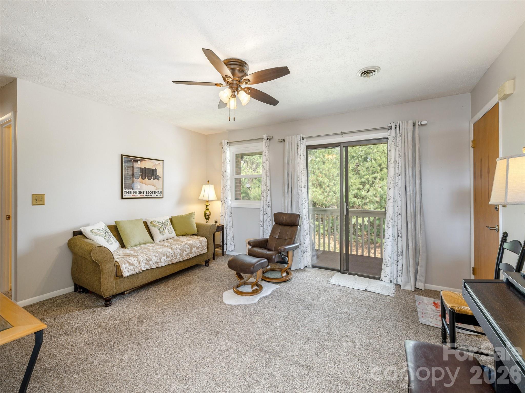 Living Area - 103 Oakwood Place, Hendersonville