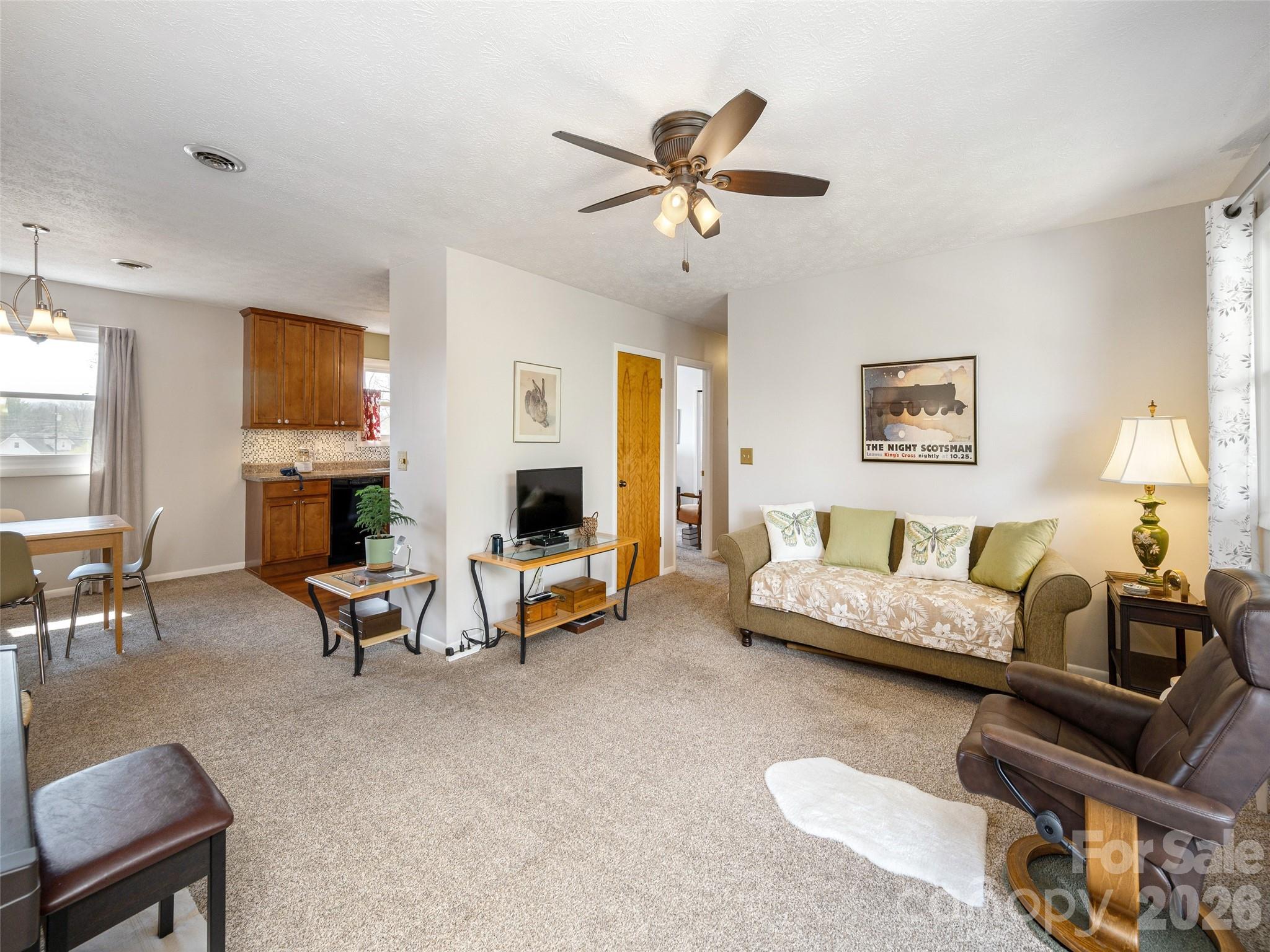 Open living area - 103 Oakwood Place, Hendersonville