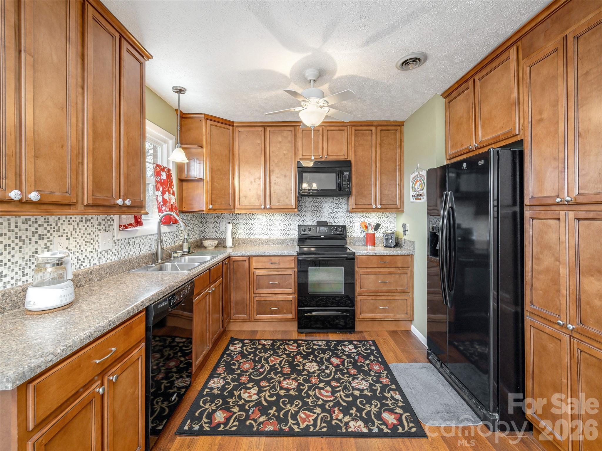 Kitchen - 103 Oakwood Place, Hendersonville