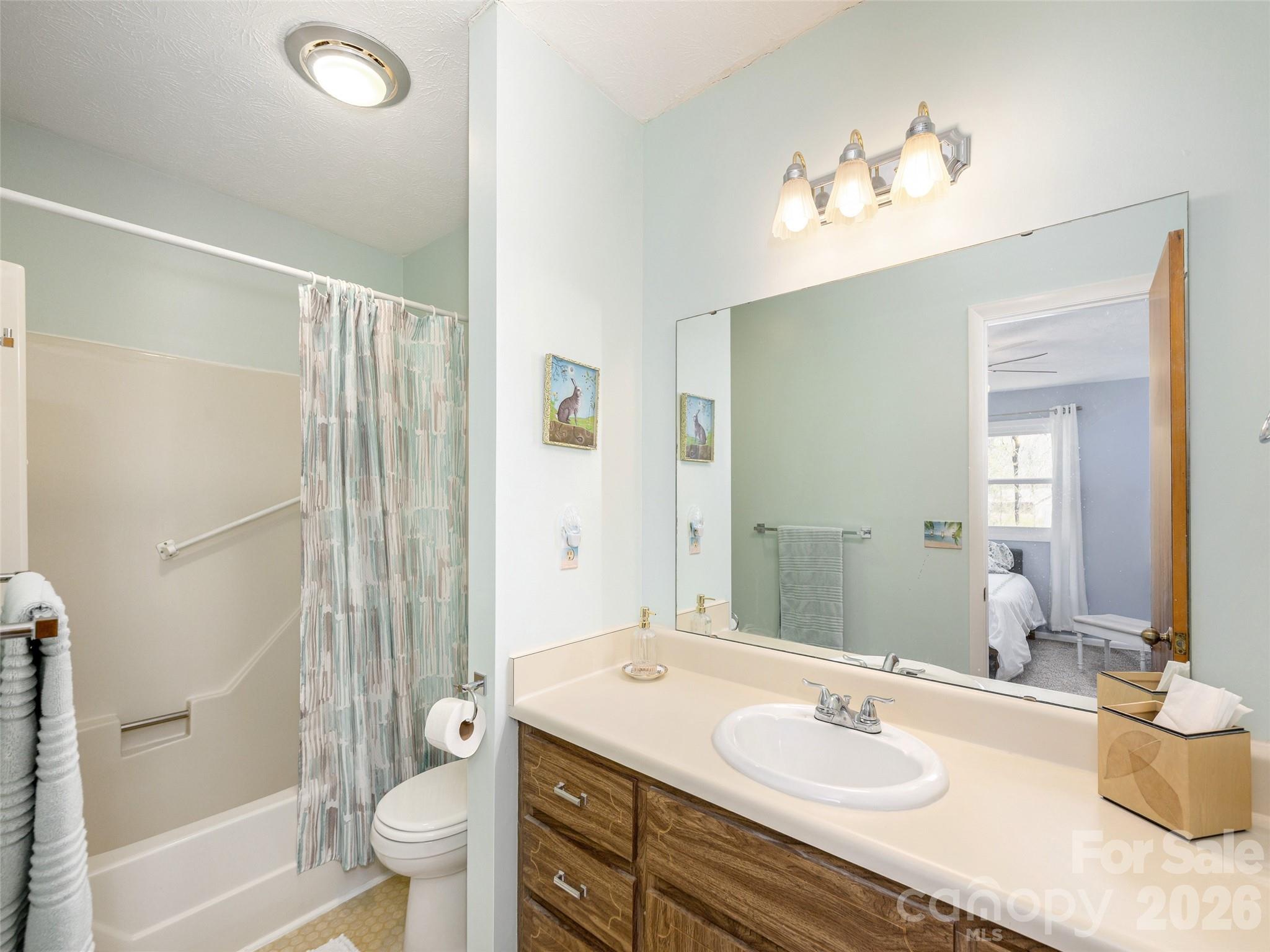 Primary Bath - 103 Oakwood Place, Hendersonville