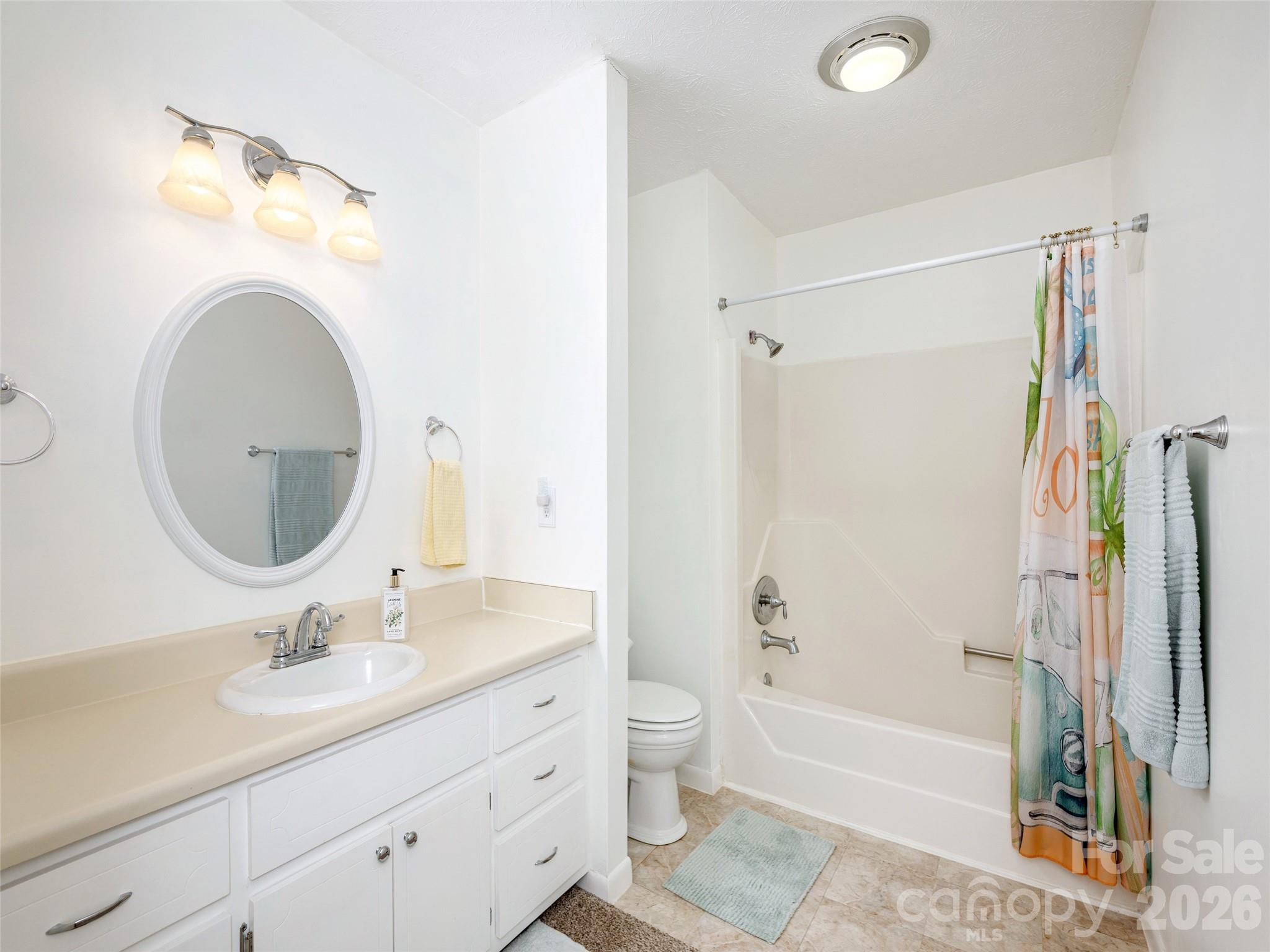 Bath #2 - 103 Oakwood Place, Hendersonville