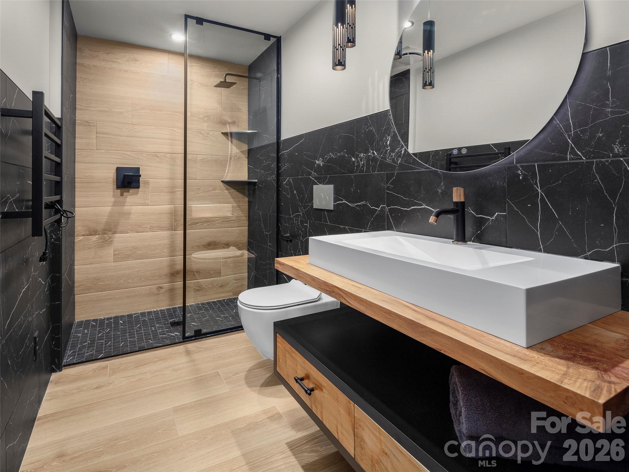 Secondary Suite Bathroom - 80 Hemlock Circle, Black Mountain