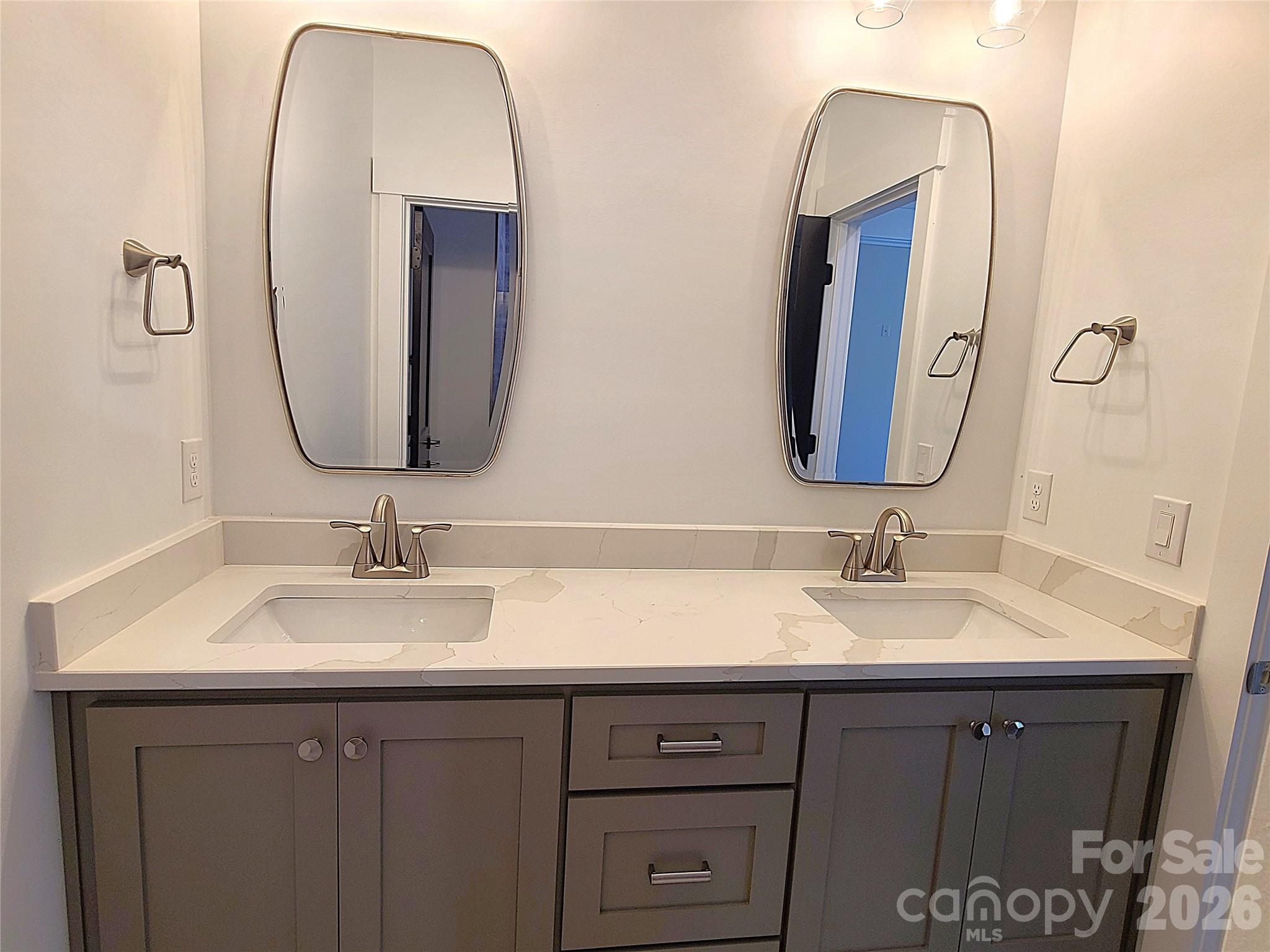 Hall bath - 444 19th Avenue Circle NW, Hickory