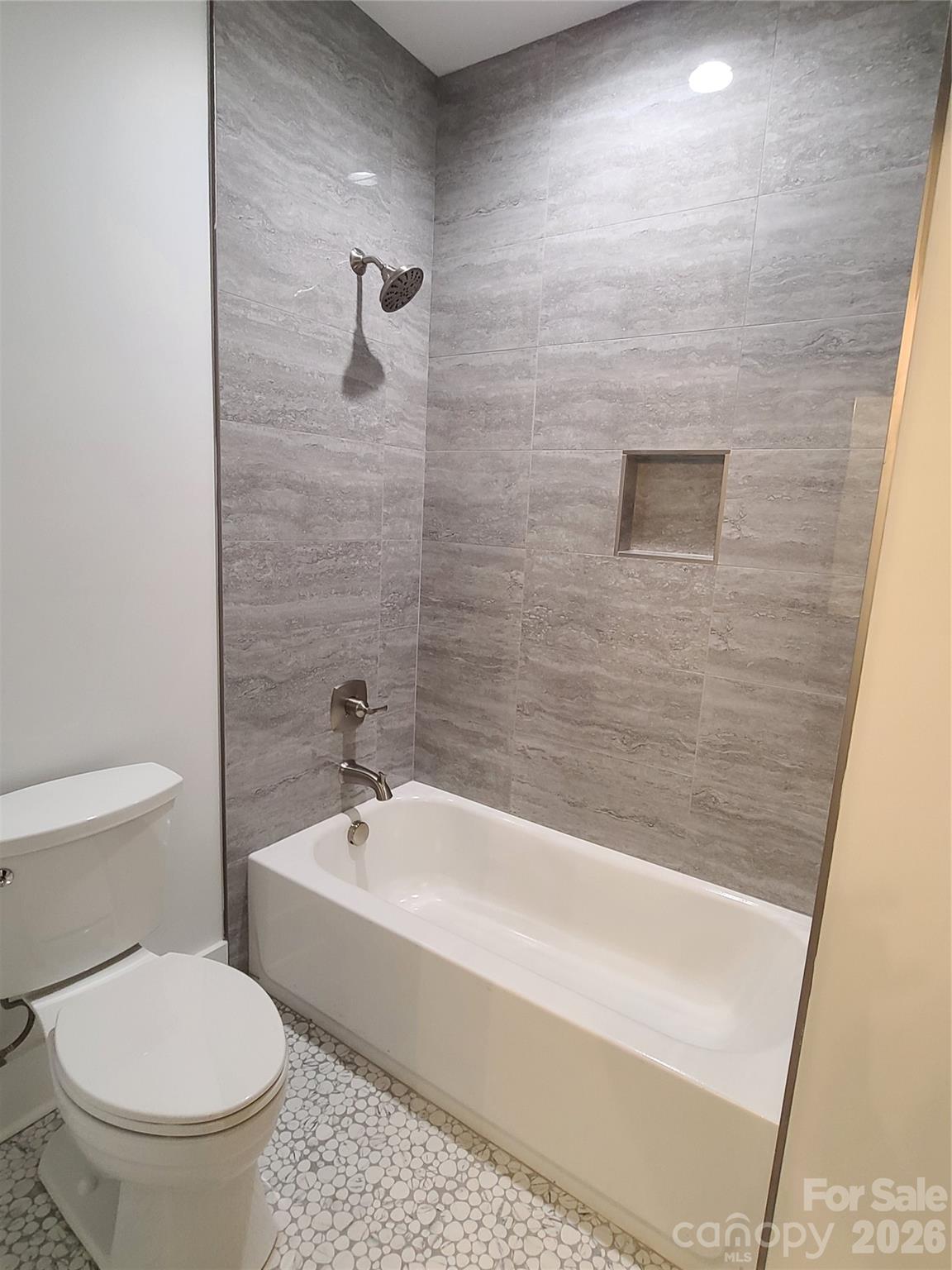 Hall bath - 444 19th Avenue Circle NW, Hickory