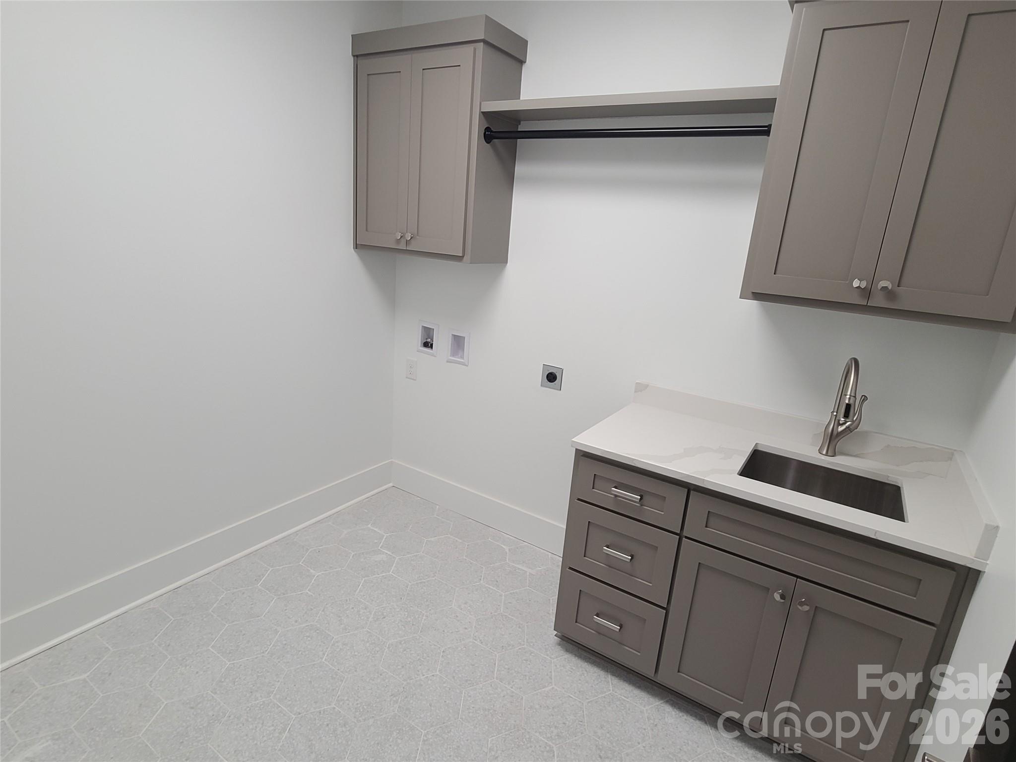Laundry room with sink - 444 19th Avenue Circle NW, Hickory