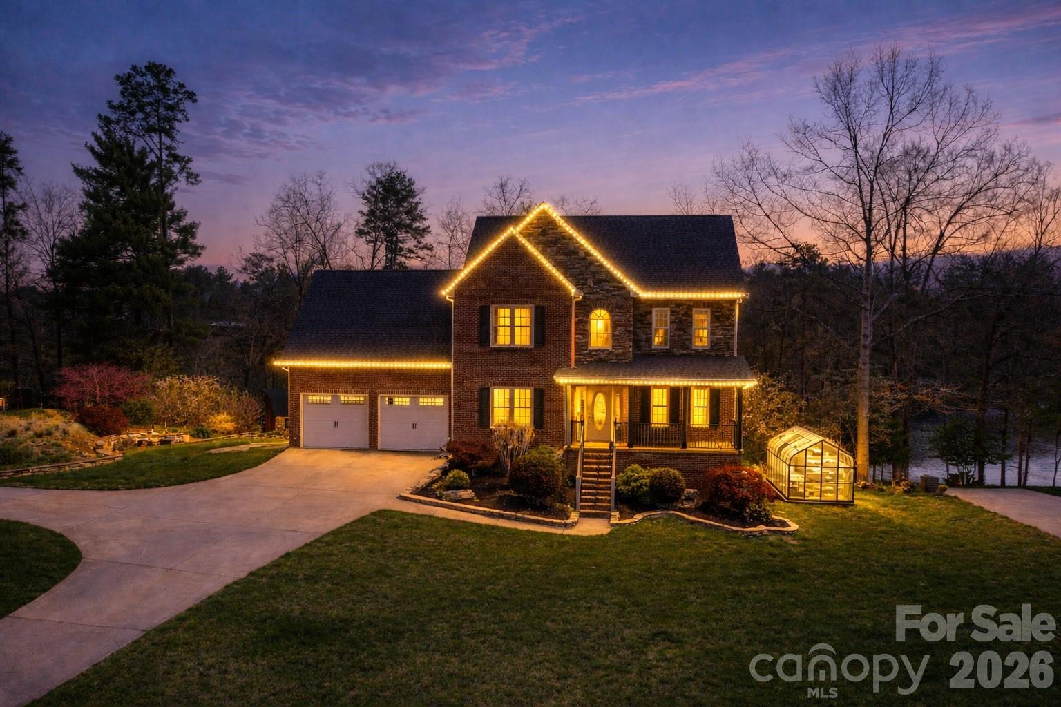 Single Family Residence at 4726 Crystal Falls Avenue, Hickory, photo 2 of 45