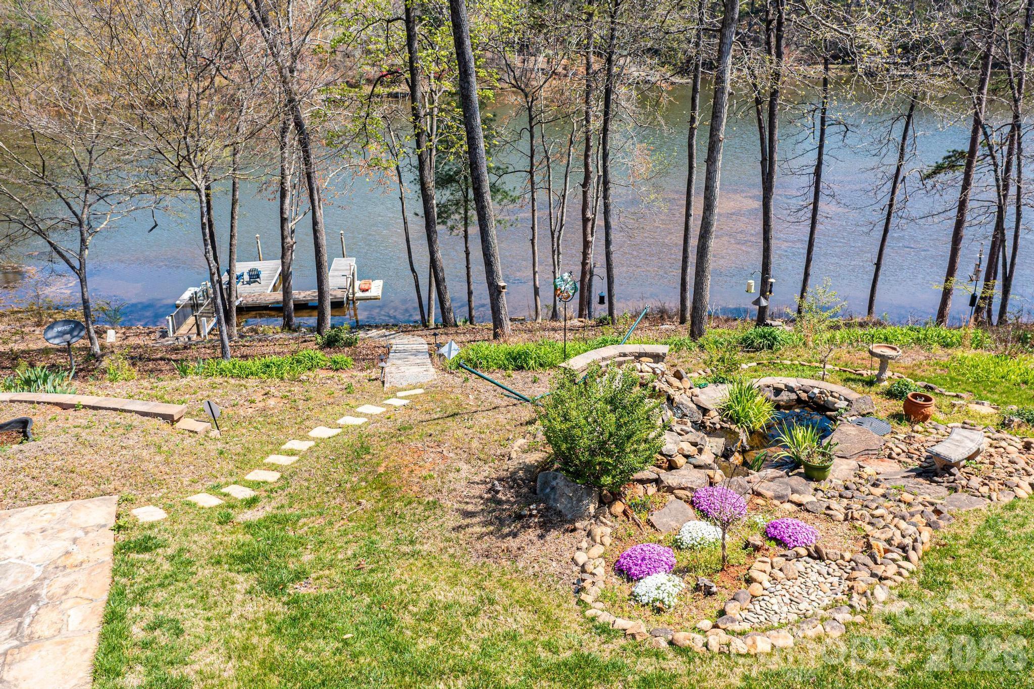 Single Family Residence at 4726 Crystal Falls Avenue, Hickory, photo 4 of 45