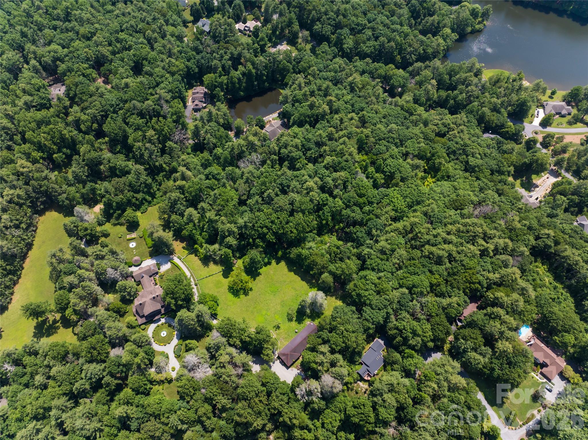 Single Family Residence at 34 Oak Gate Drive, Hendersonville, photo 10 of 16