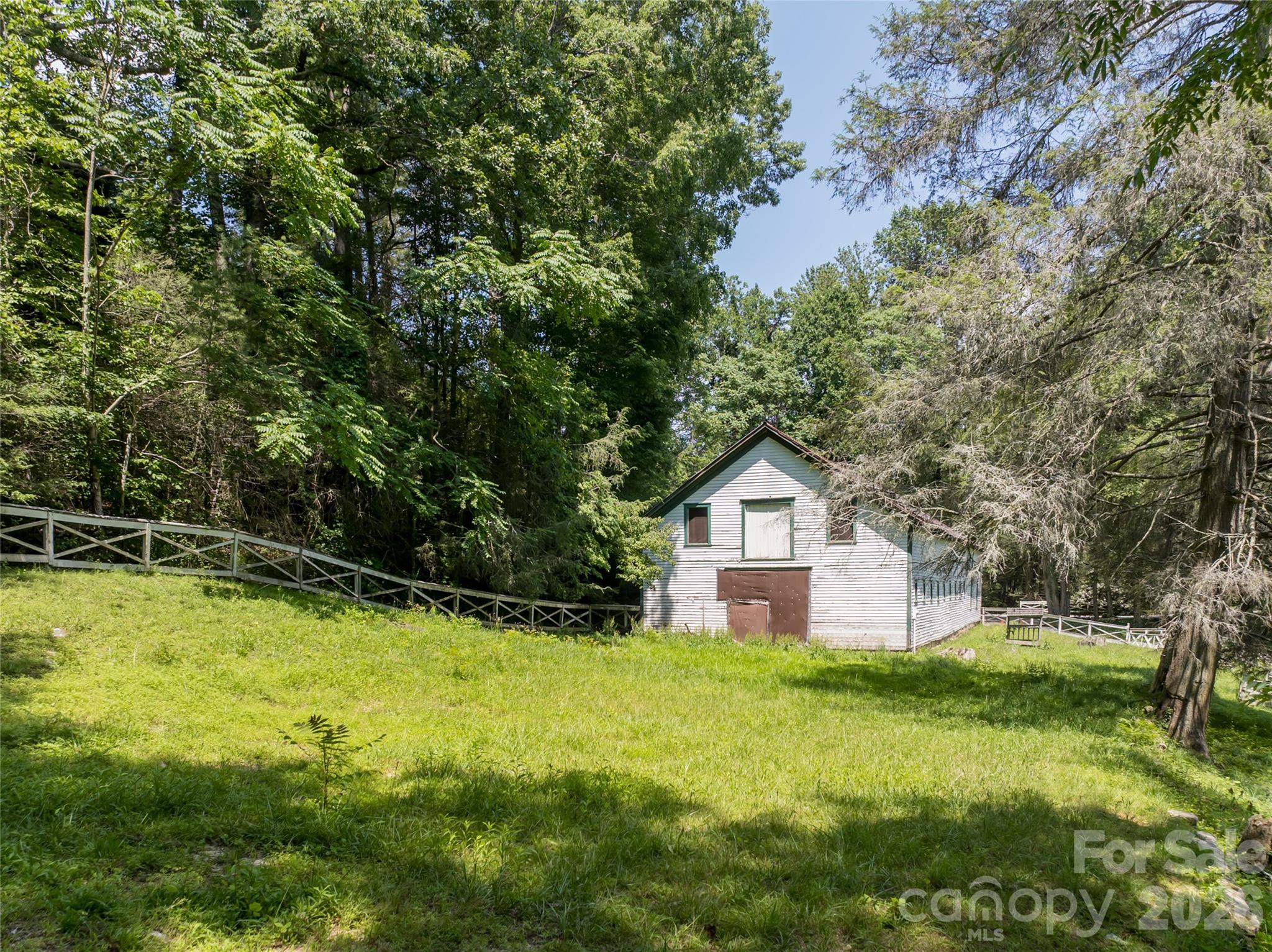 Single Family Residence at 34 Oak Gate Drive, Hendersonville, photo 13 of 16