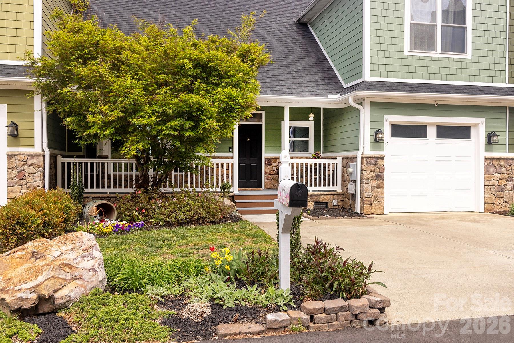 Lovely 3,600+ sq ft Townhome - 5 Gemini Heights, Weaverville