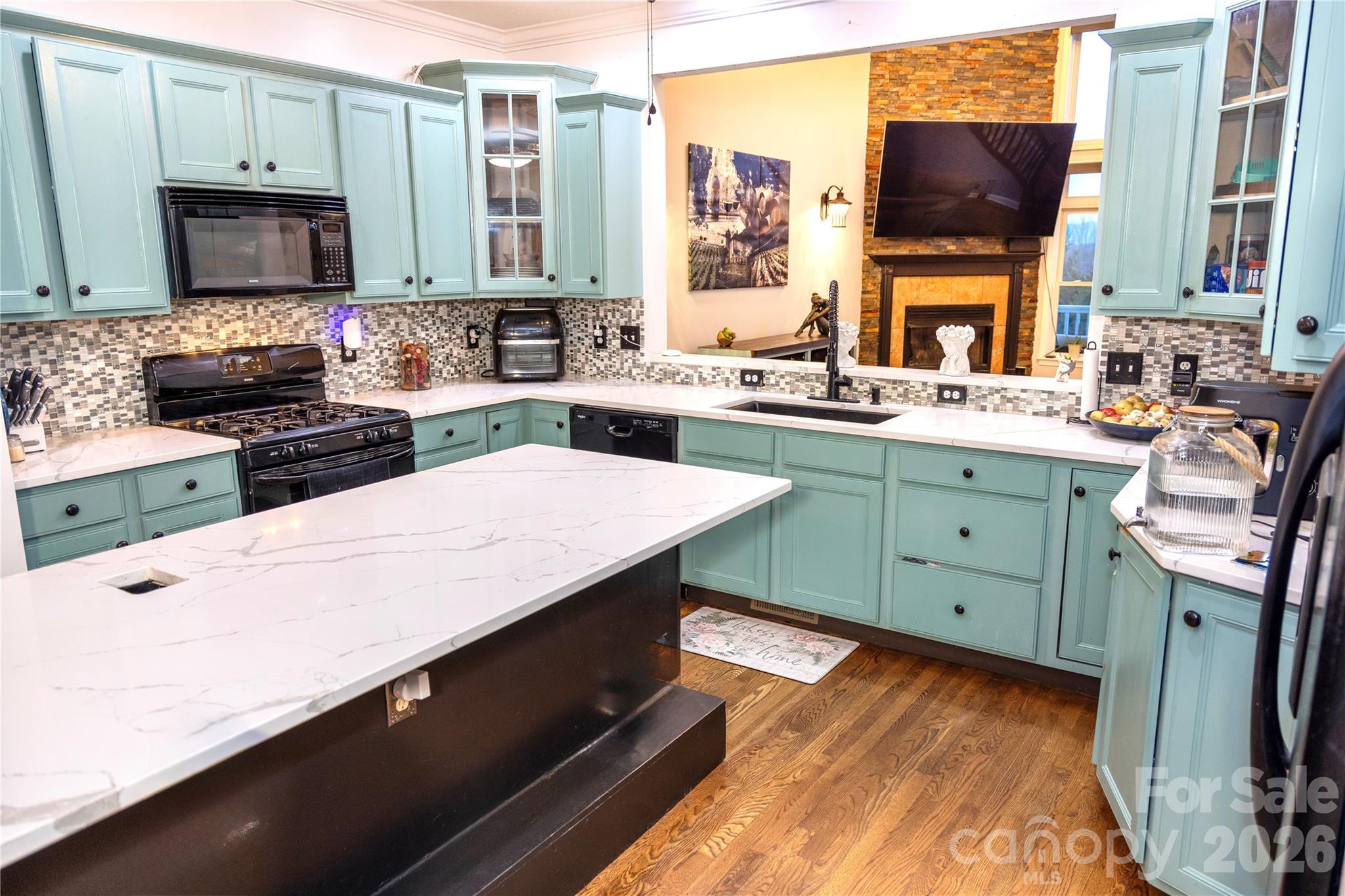 kitchen toward livingroom - 5 Gemini Heights, Weaverville