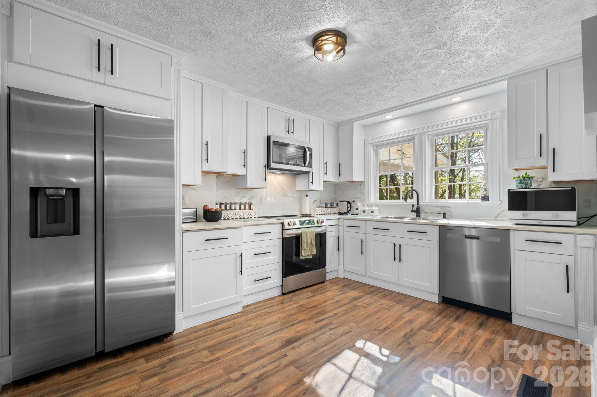 Single Family Residence at 304 Garrou Avenue SE, Valdese, photo 9 of 16
