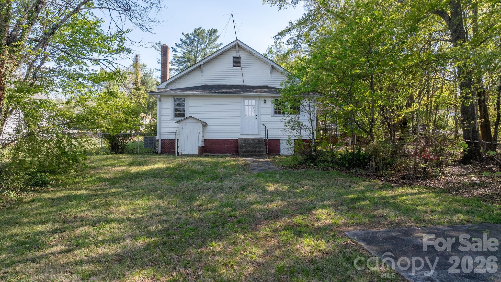 Single Family Residence at 304 Garrou Avenue SE, Valdese, photo 14 of 16