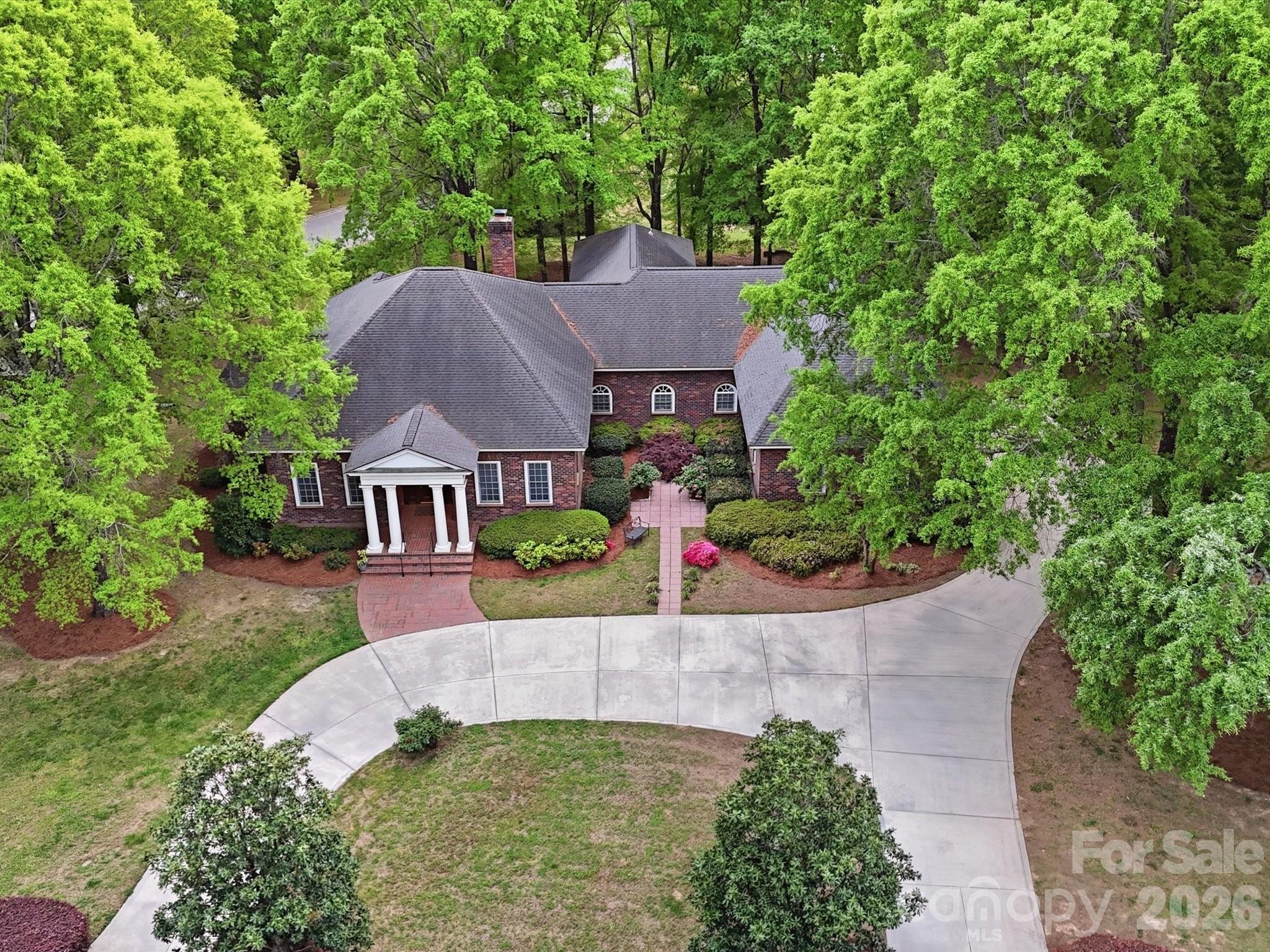 Curved driveway - 1215 Rosa Drive, Monroe