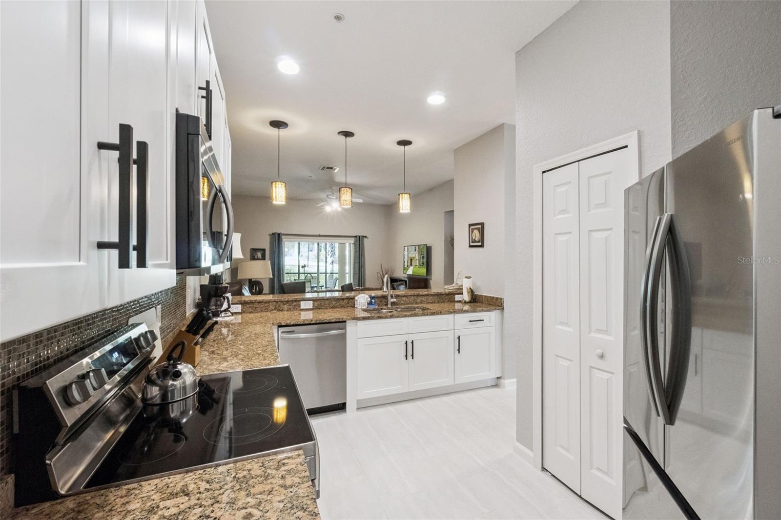 Condominium at 106 LUCAYA LOOP, DAVENPORT, photo 7 of 50