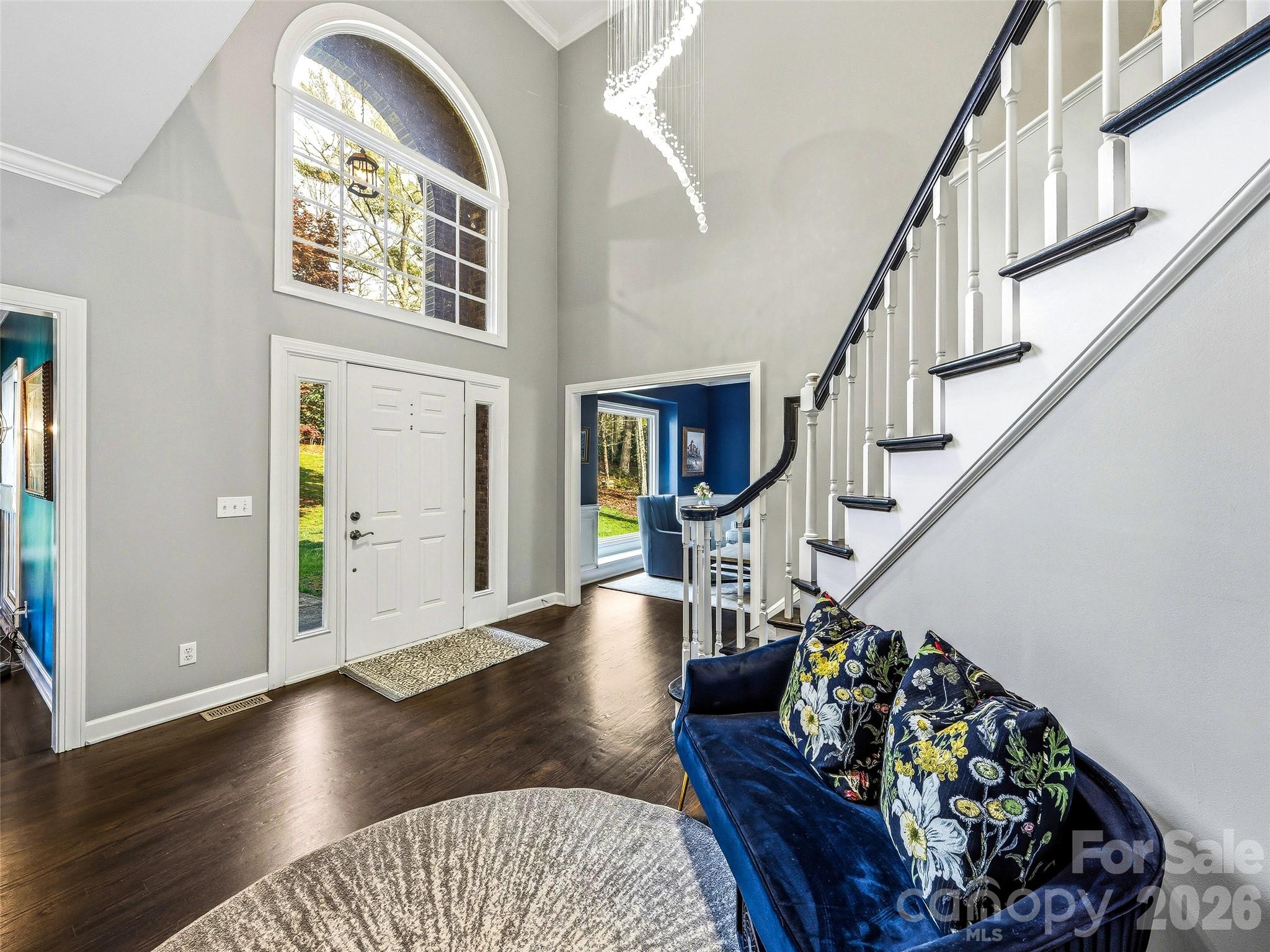 The foyer looking towards the formal dining room. - 32 Franklin Farm Road, Fletcher