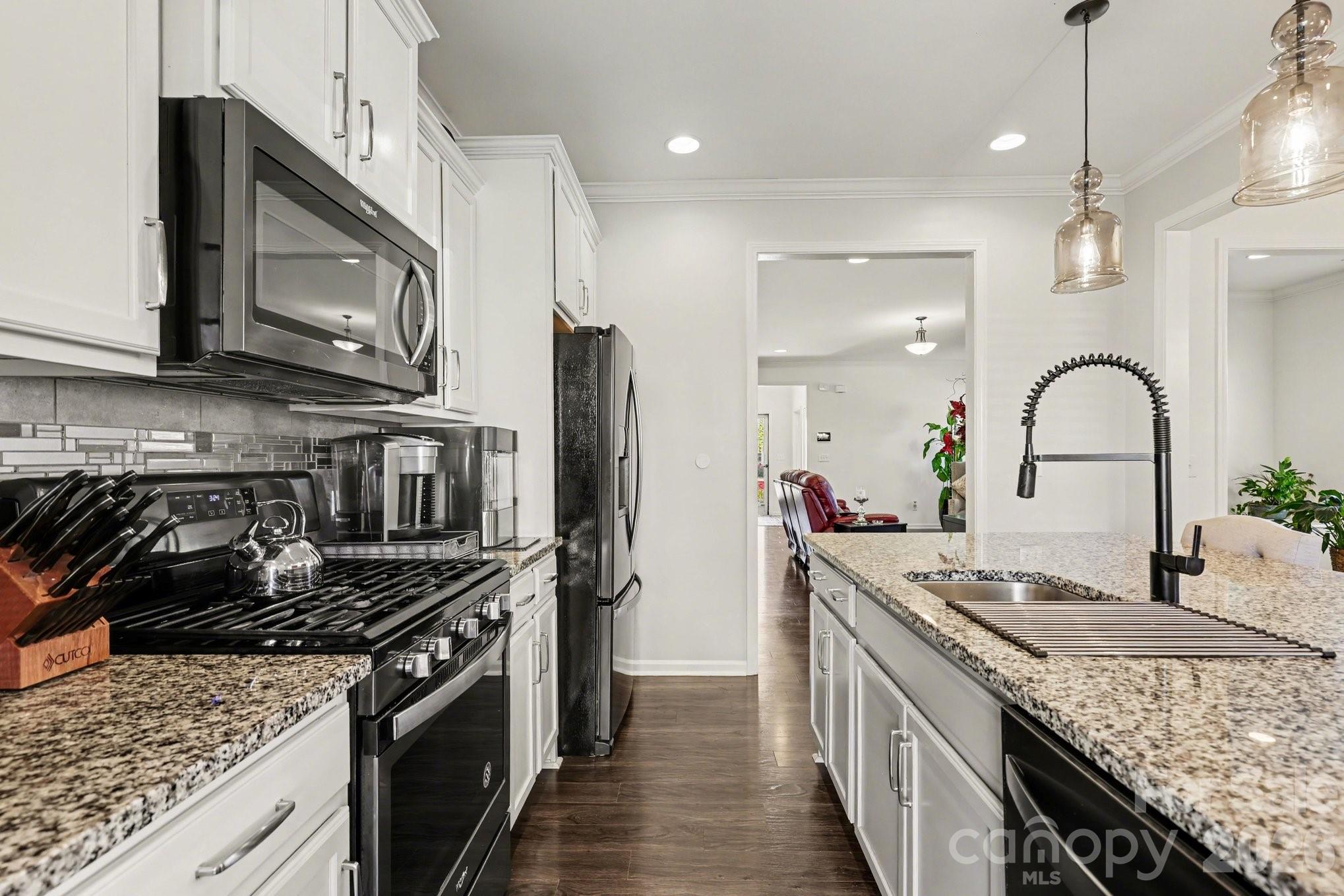 Single Family Residence at 2715 Watergarden Street, York, photo 7 of 27