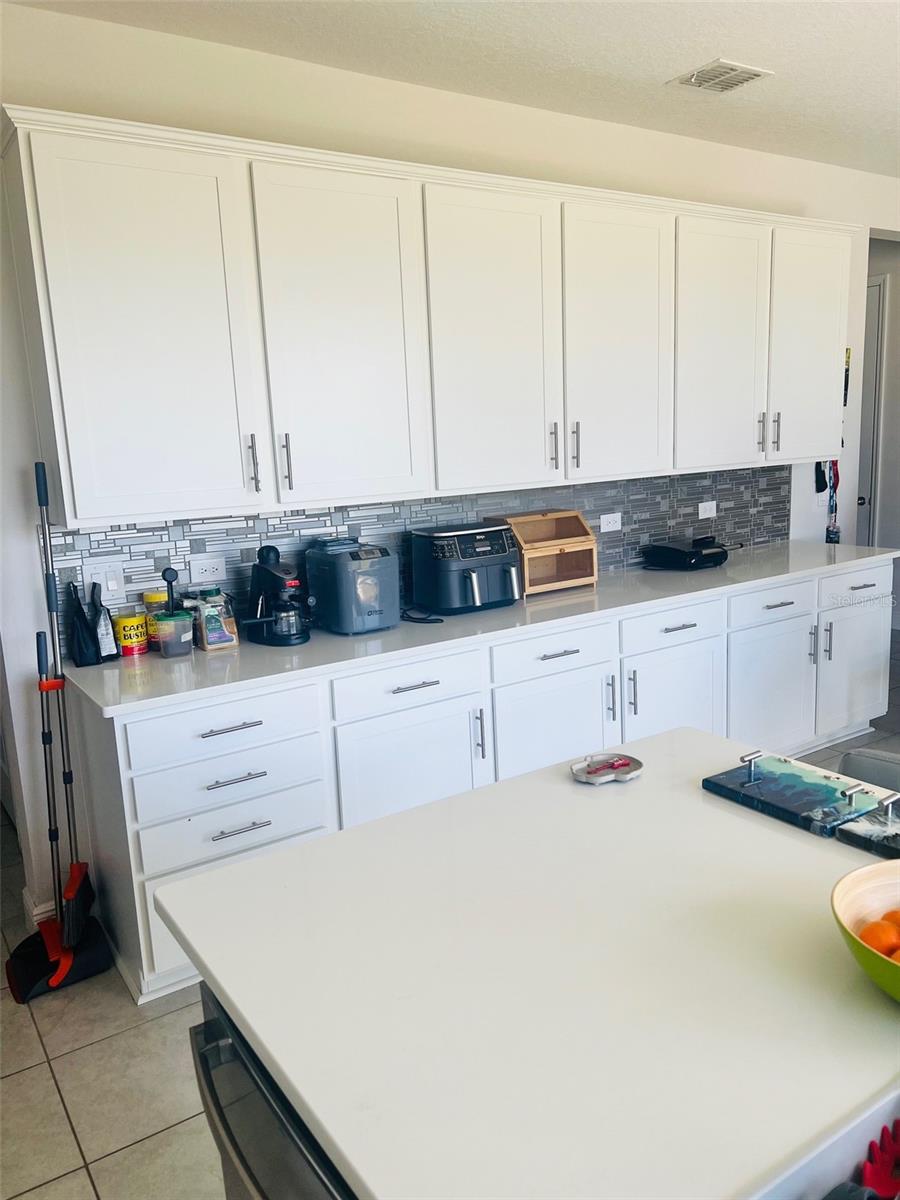 ADDITIONAL CABINETS - 1120 SUGARWOOD ST, DAVENPORT