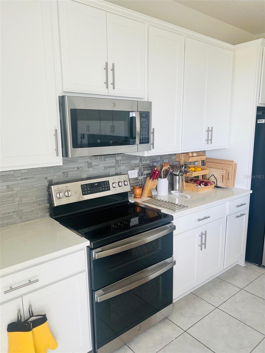 DOUBLE OVEN - 1120 SUGARWOOD ST, DAVENPORT