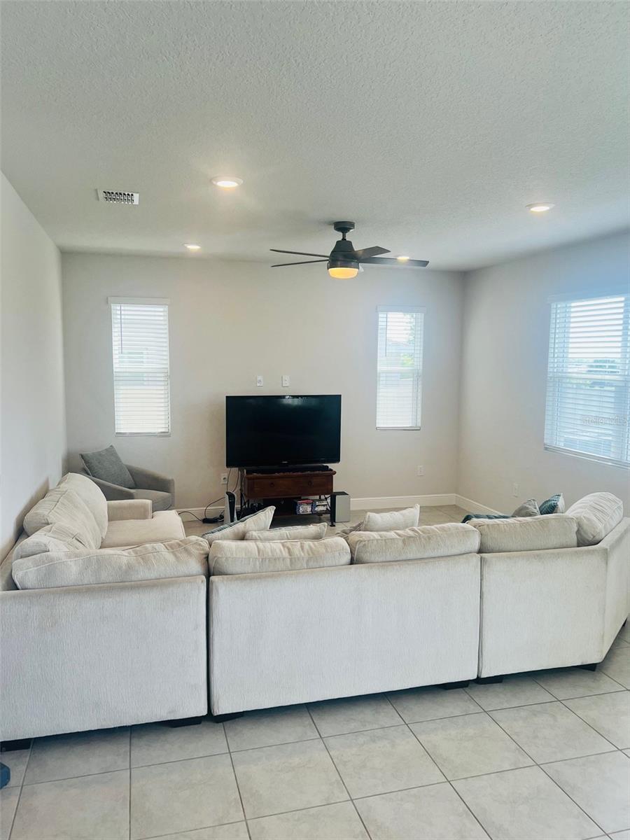 LIVING AREA - 1120 SUGARWOOD ST, DAVENPORT