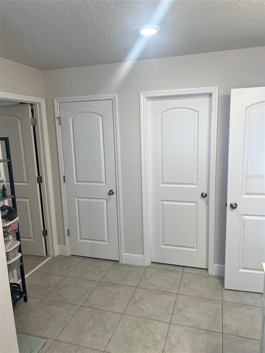 MASTER BATH CLOSET AND TOILET ROOM - 1120 SUGARWOOD ST, DAVENPORT