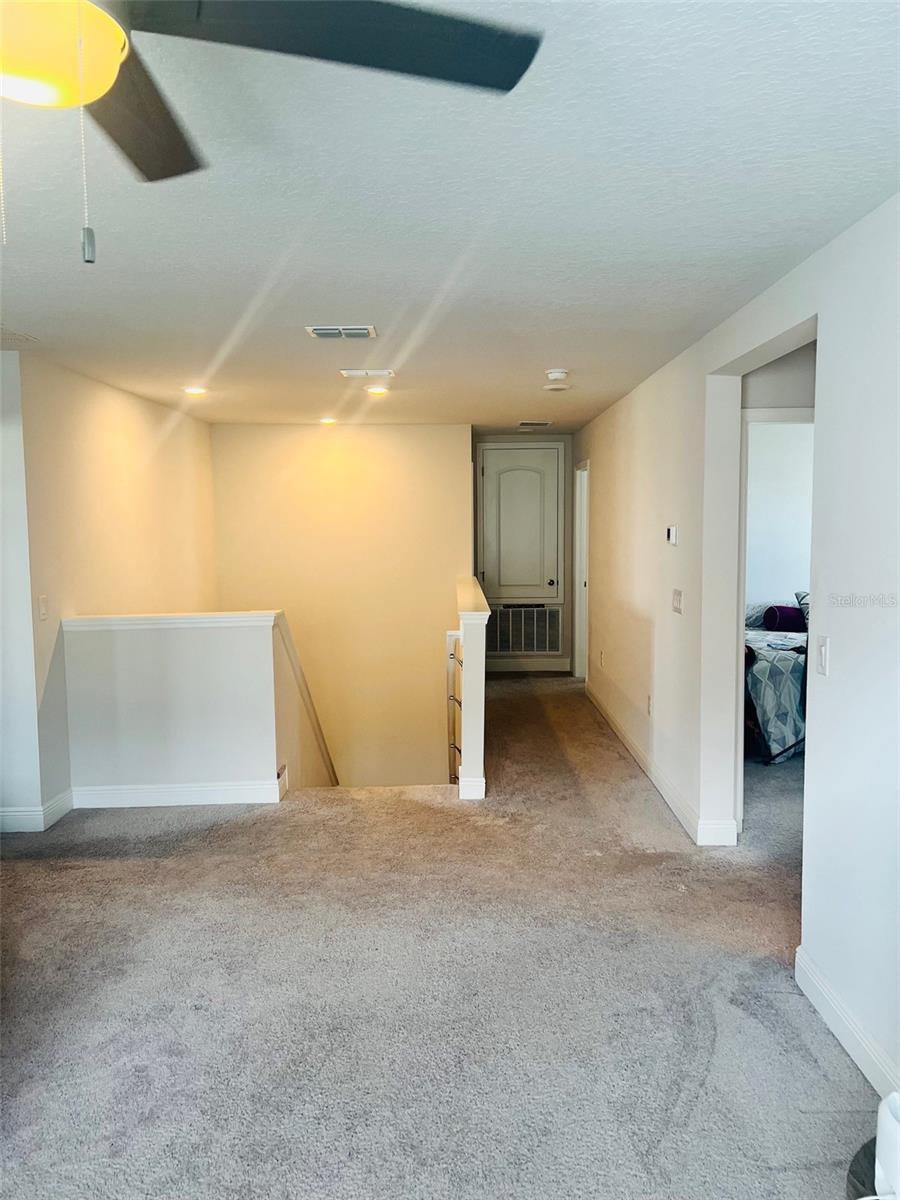 LIVING SPACE IN LOFT - 1120 SUGARWOOD ST, DAVENPORT