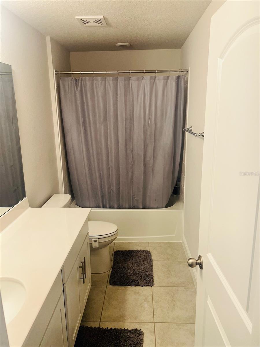 2ND FLOOR FULL BATHROOM - 1120 SUGARWOOD ST, DAVENPORT