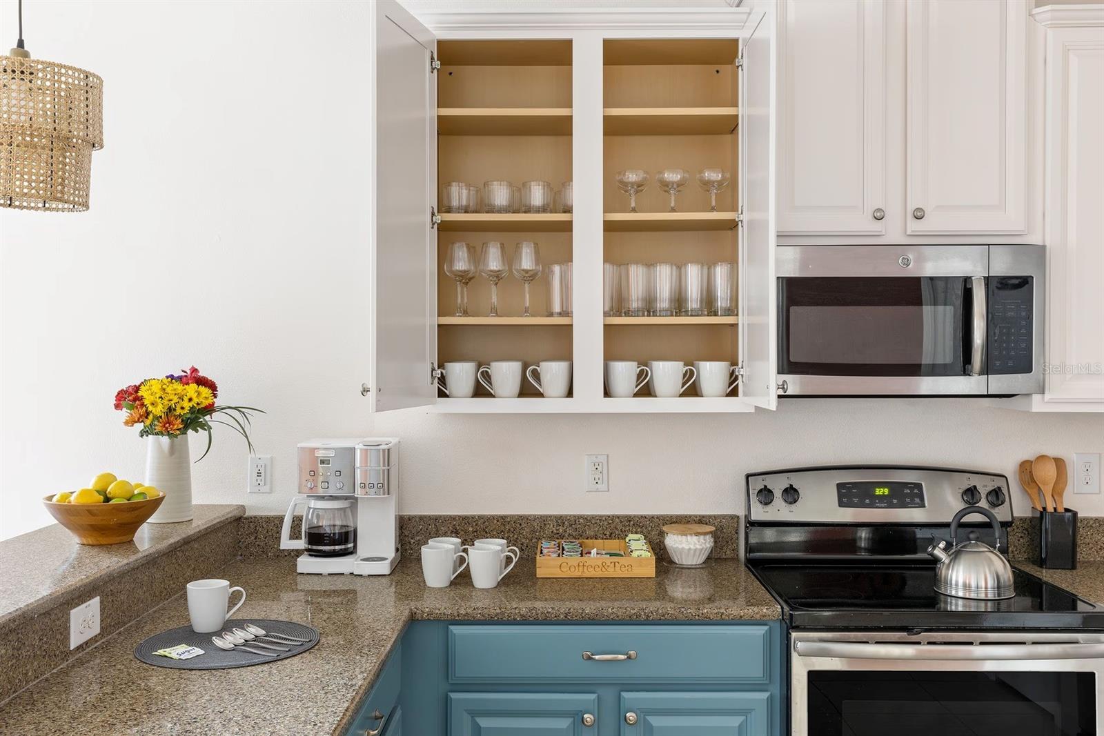 Fully equipped Kitchen - 9034 SHADOW MOUNTAIN ST, DAVENPORT