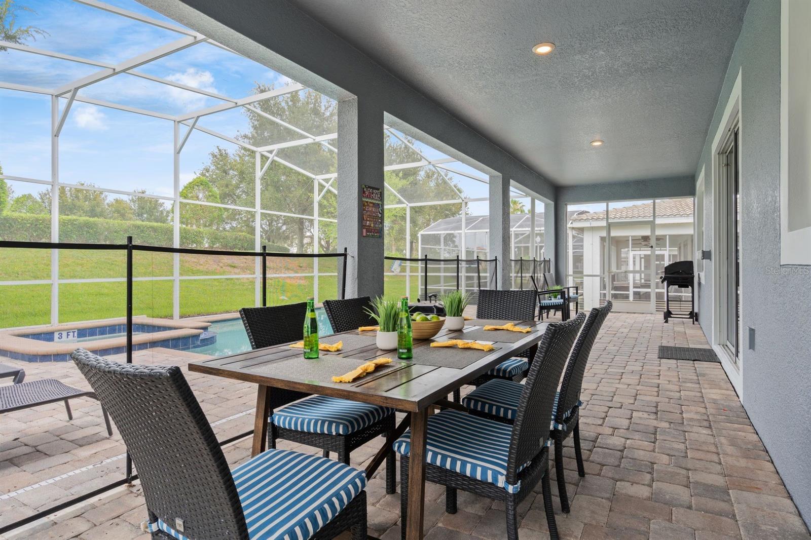 Covered patio and BBQ - 9050 STINGER DR, DAVENPORT