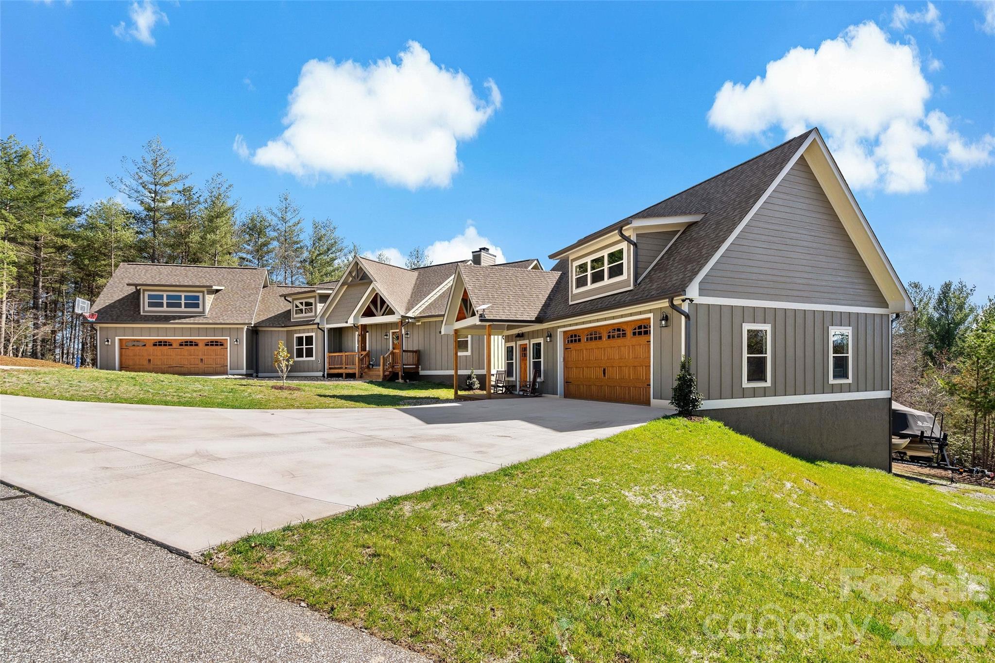 2022 one-level home in Bear Cliff: main house plus detached garage with guest suite above - 207 Lake Crest Drive, Nebo