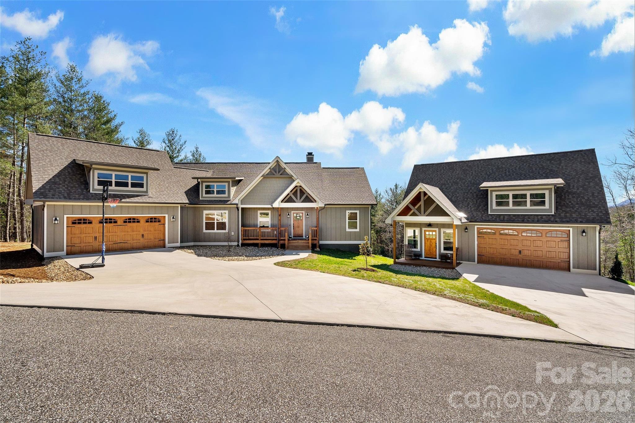 2022 one-level home in Bear Cliff: main house plus detached garage with guest suite above - 207 Lake Crest Drive, Nebo