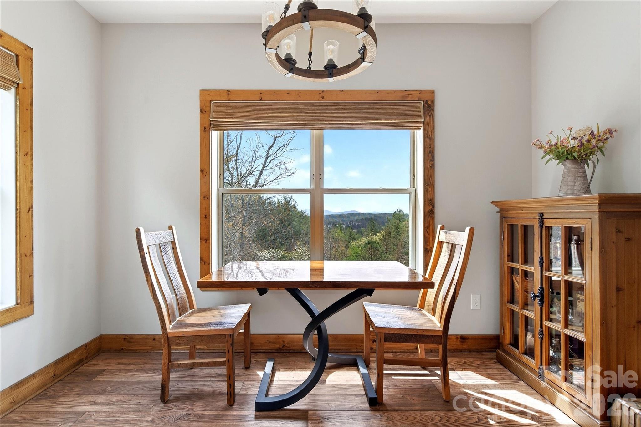 Breakfast nook with a window on the view - 207 Lake Crest Drive, Nebo