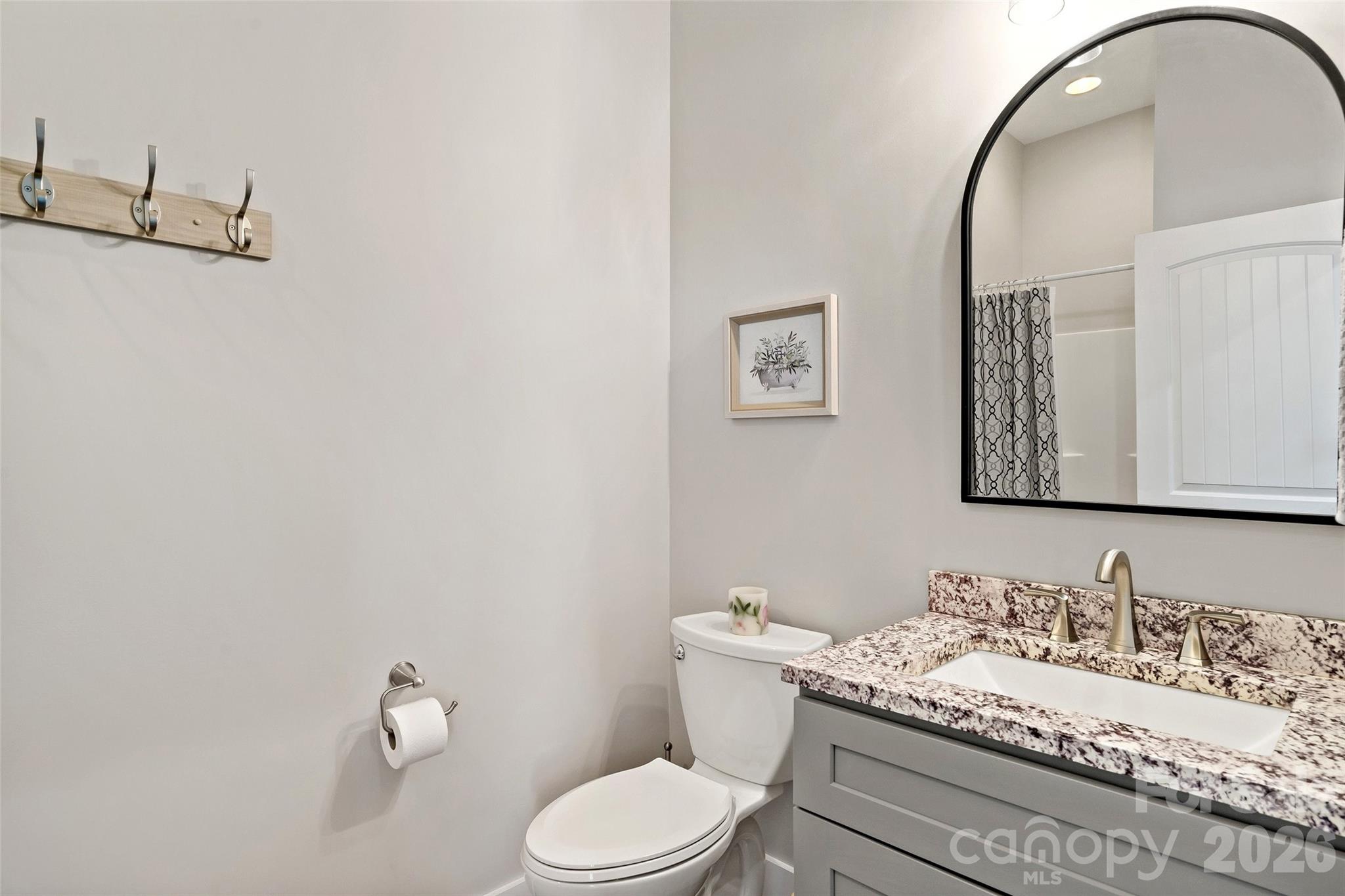 Hall bath with tub-shower and granite vanity - 207 Lake Crest Drive, Nebo