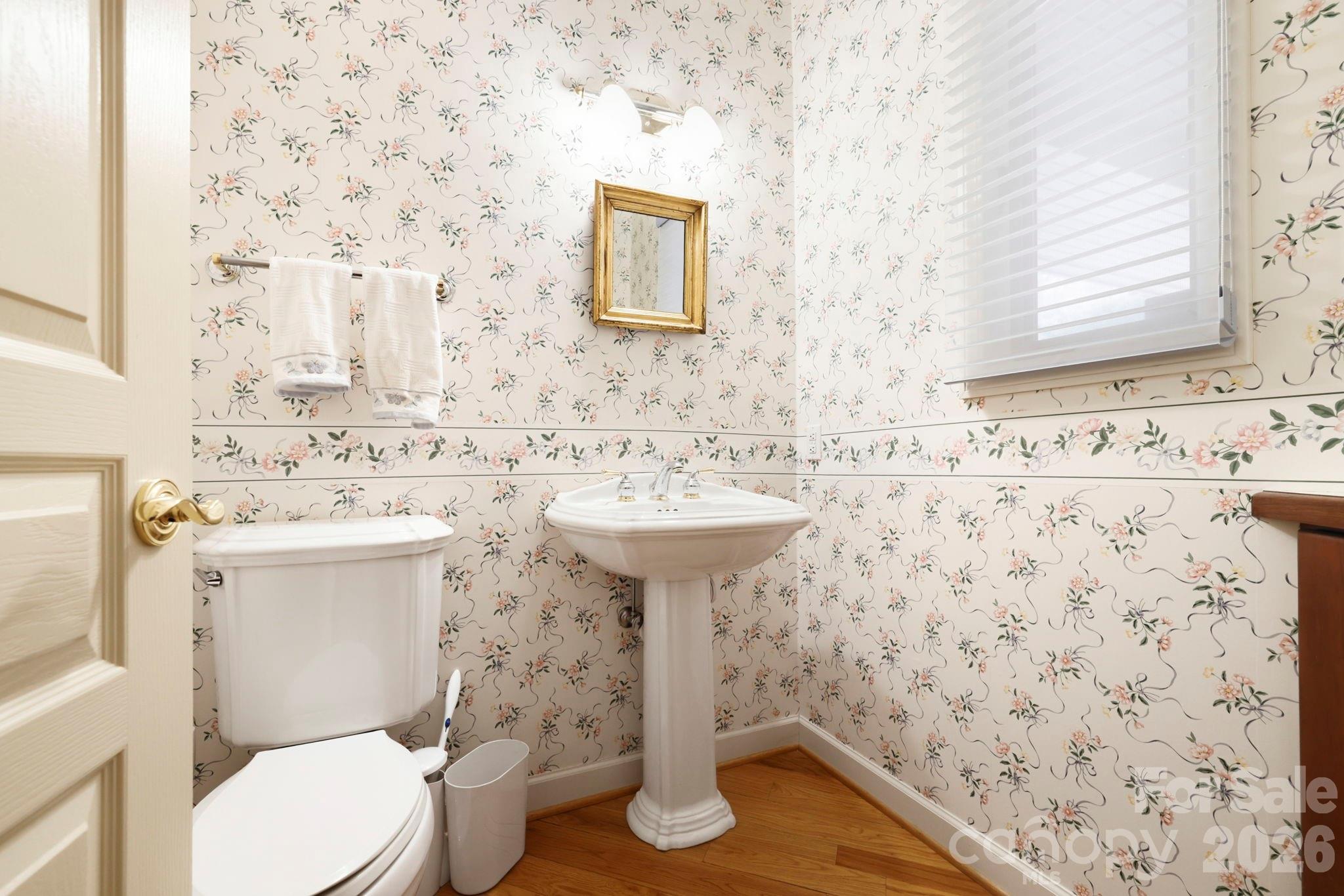 Powder room off foyer - 100 Elmridge Drive, Flat Rock
