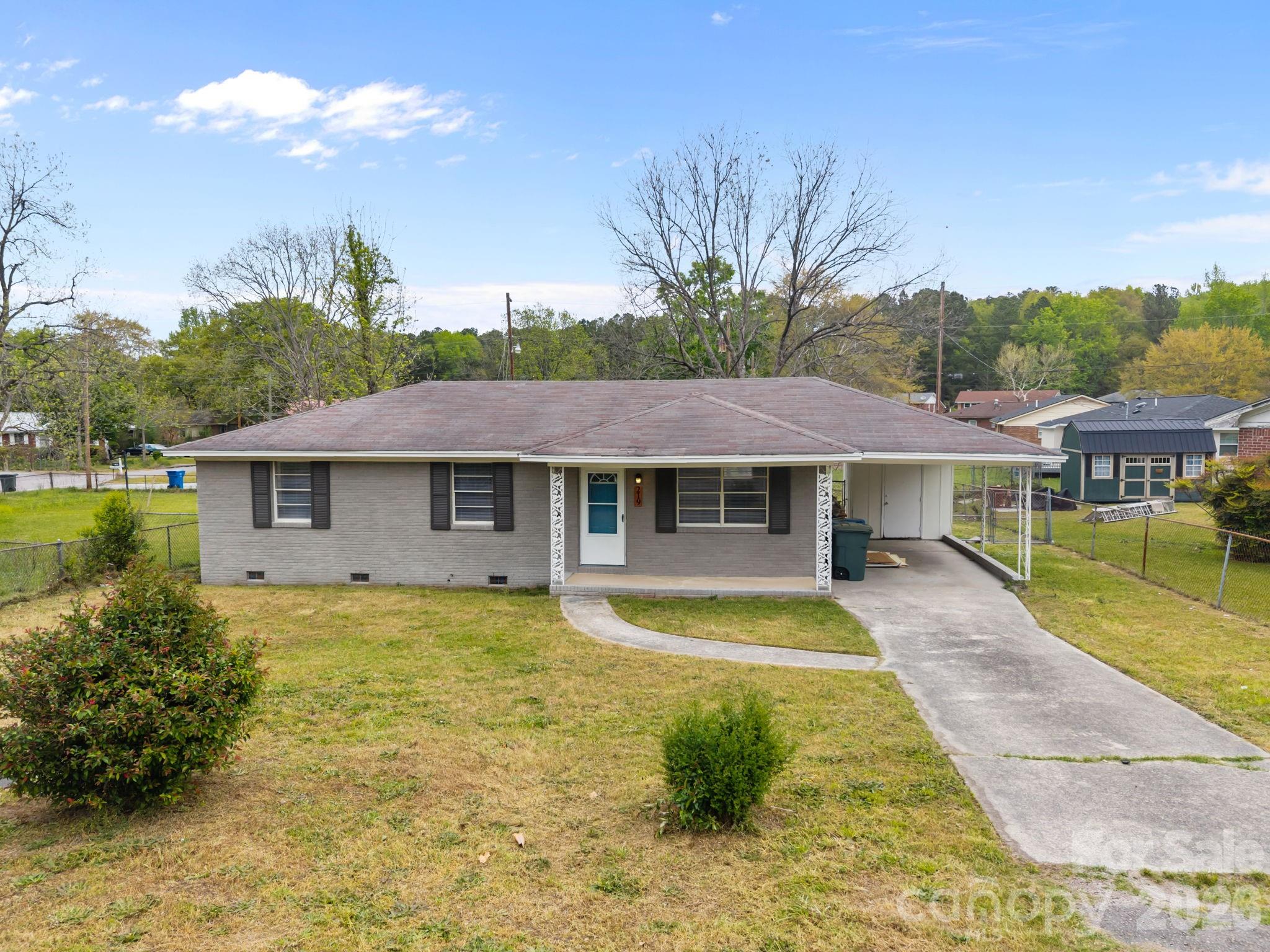 Single Family Residence at 219 Dixon Drive, Columbia, photo 2 of 14