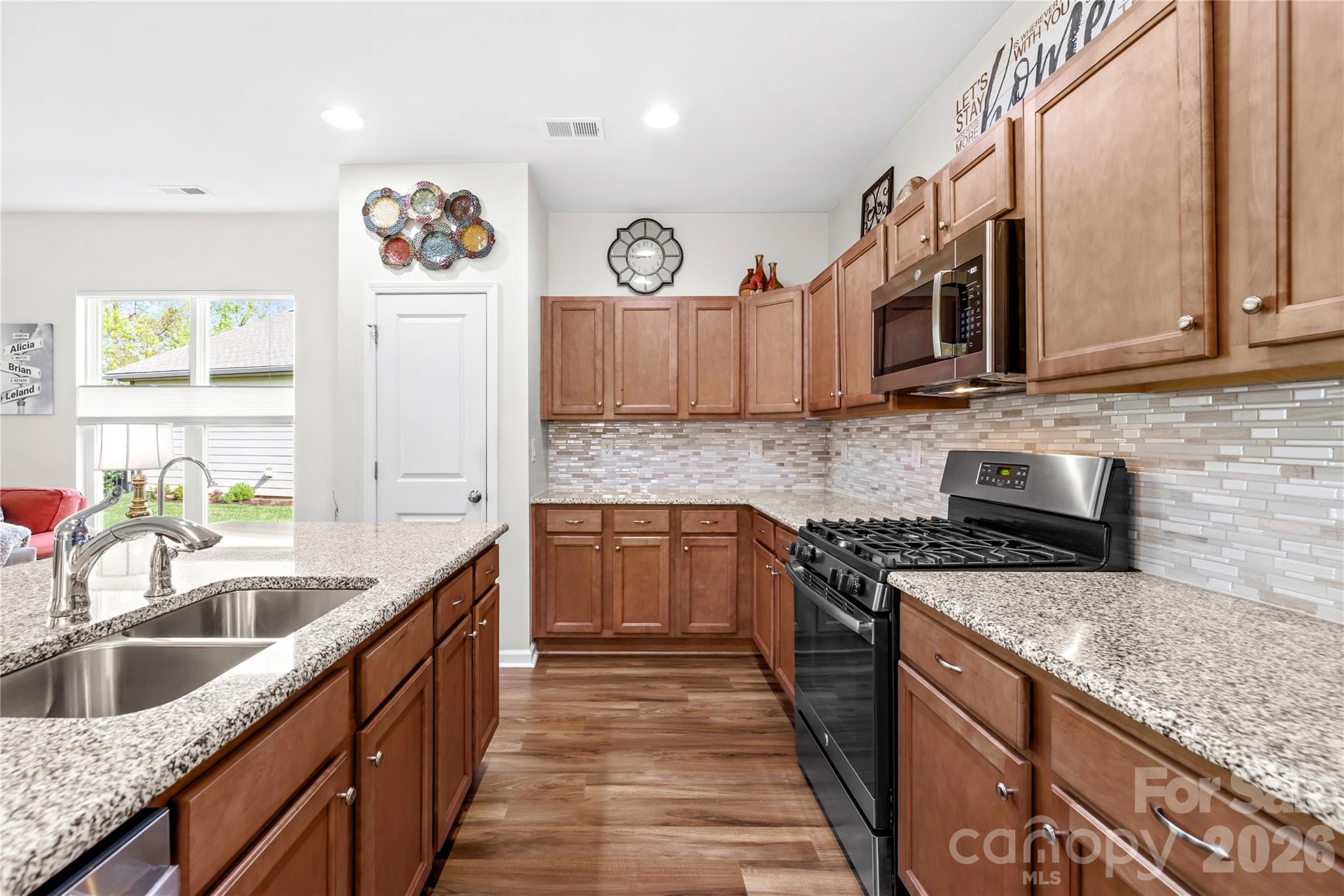 Single Family Residence at 264 Flat Rock Drive, Denver, photo 8 of 33