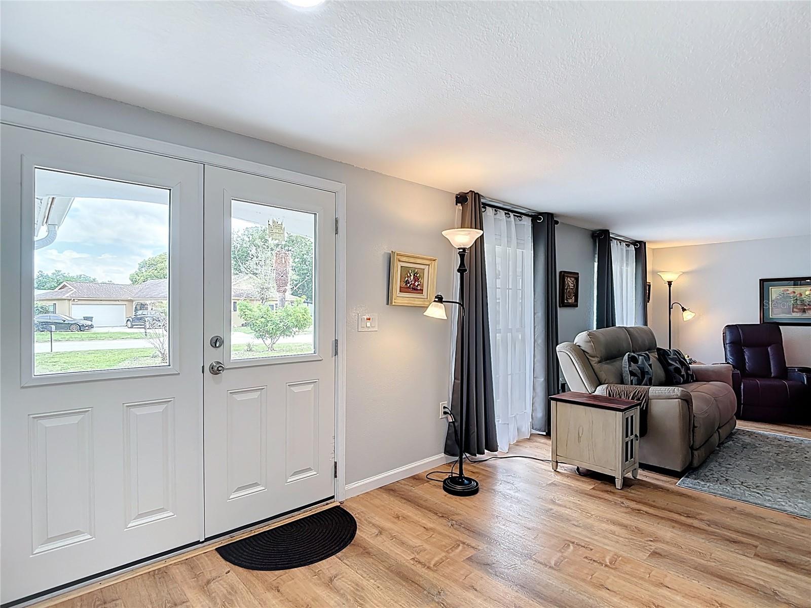 Nicely updated flooring. - 12709 CASTLEBERRY CT, HUDSON