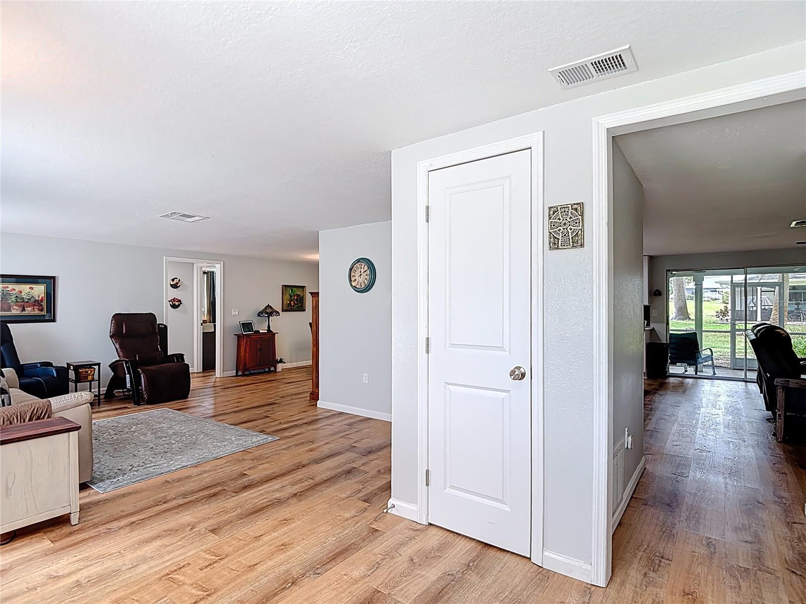 Entry view of the formal living room - 12709 CASTLEBERRY CT, HUDSON