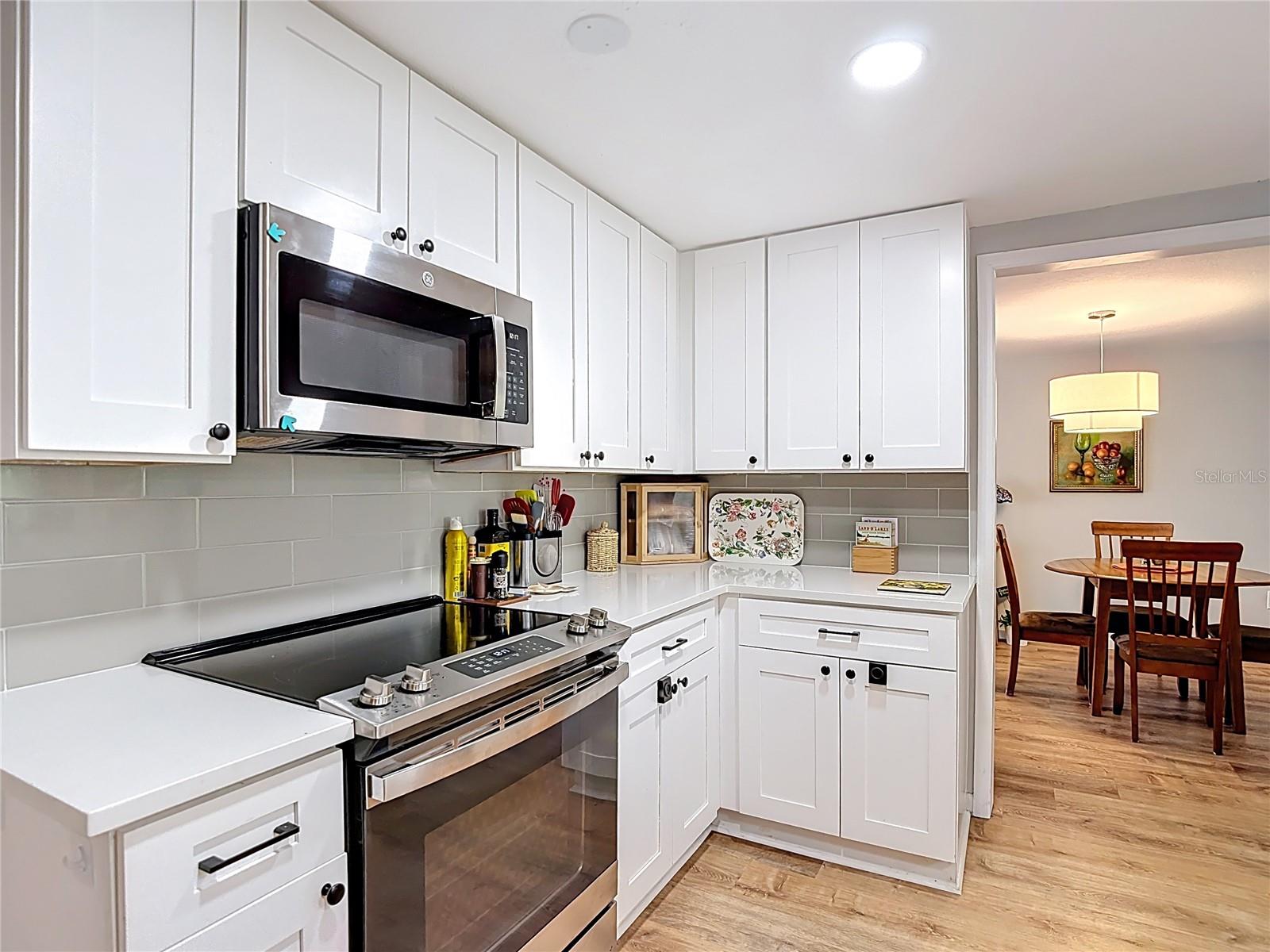 Modern appliances, all stainless steel! - 12709 CASTLEBERRY CT, HUDSON