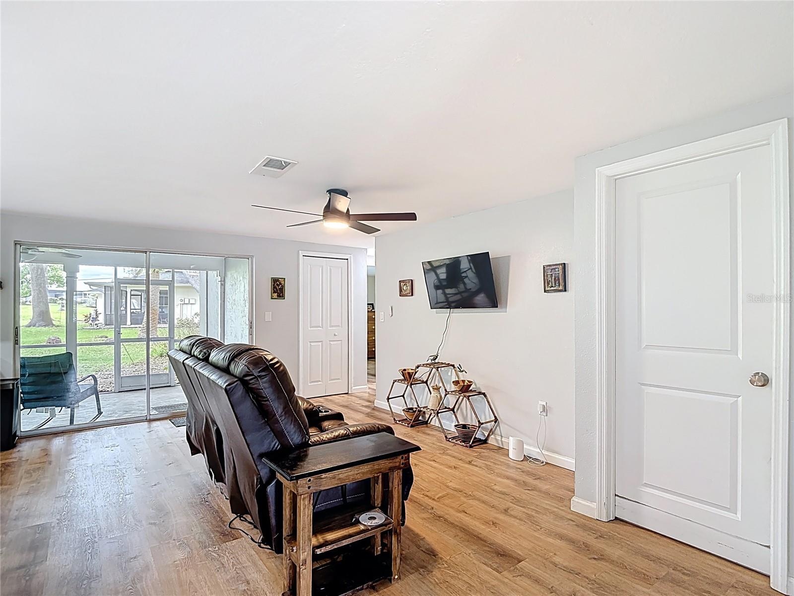 Divided living... Family room off the kitchen. Make it a game room or even better a bigger dining room, I'll leave it to your imagination and your own sense of designing. - 12709 CASTLEBERRY CT, HUDSON